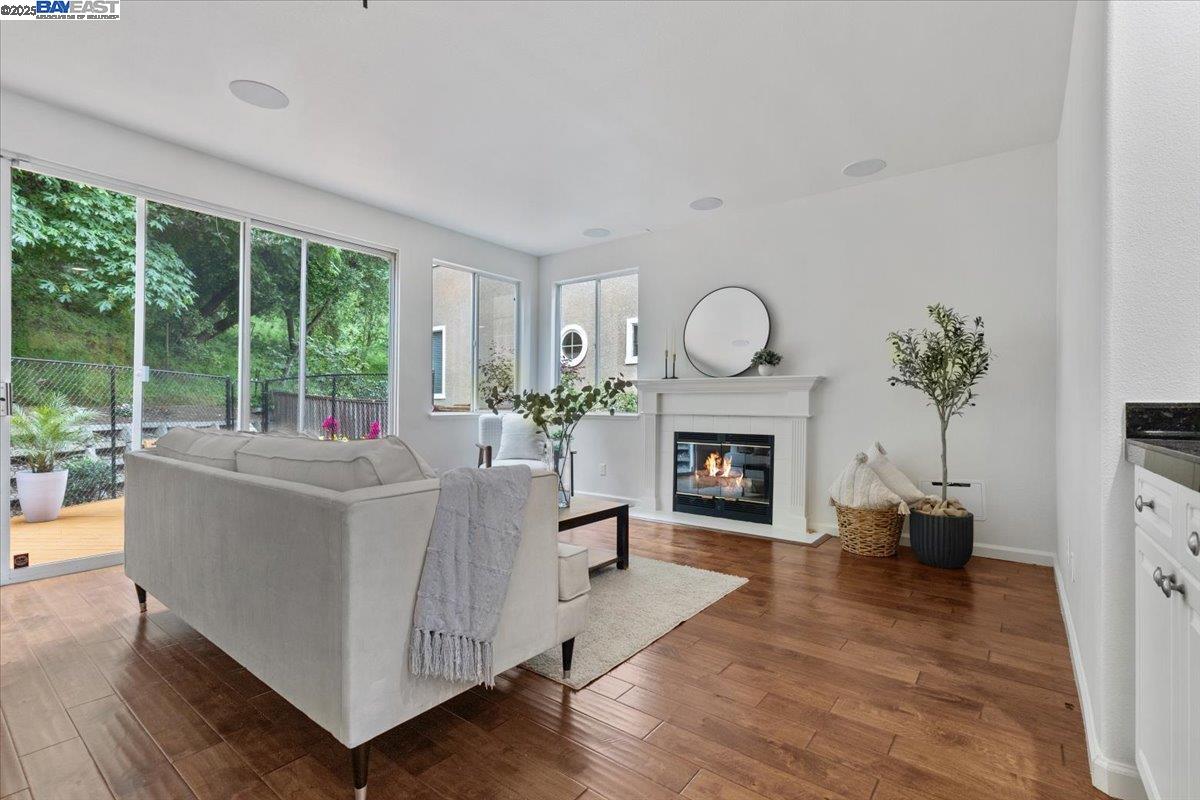 Detail Gallery Image 6 of 41 For 20578 Crow Creek Rd, Castro Valley,  CA 94552 - 4 Beds | 3 Baths