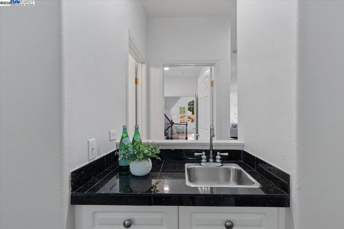 Detail Gallery Image 7 of 41 For 20578 Crow Creek Rd, Castro Valley,  CA 94552 - 4 Beds | 3 Baths