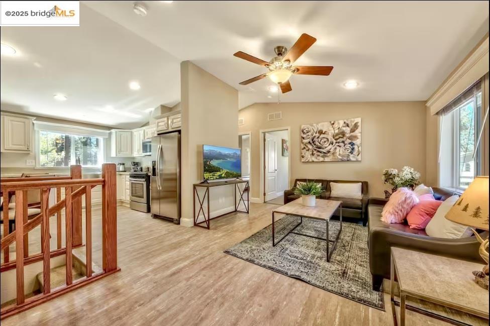 Detail Gallery Image 3 of 18 For 1029 Shepherds Dr #11, South Lake Tahoe,  CA 96150 - 4 Beds | 3 Baths