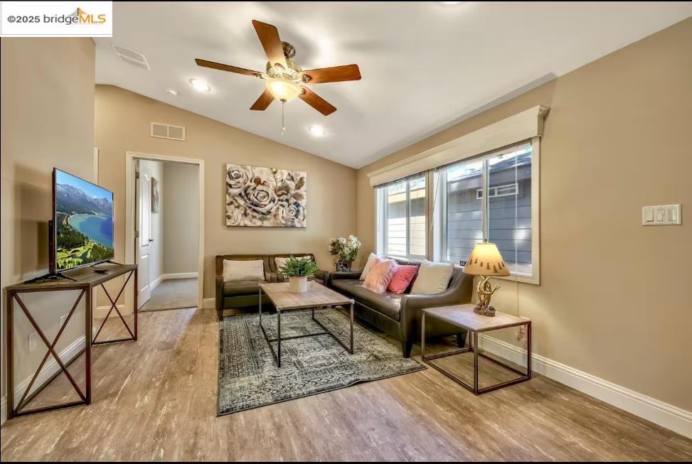 Detail Gallery Image 8 of 18 For 1029 Shepherds Dr #11, South Lake Tahoe,  CA 96150 - 4 Beds | 3 Baths