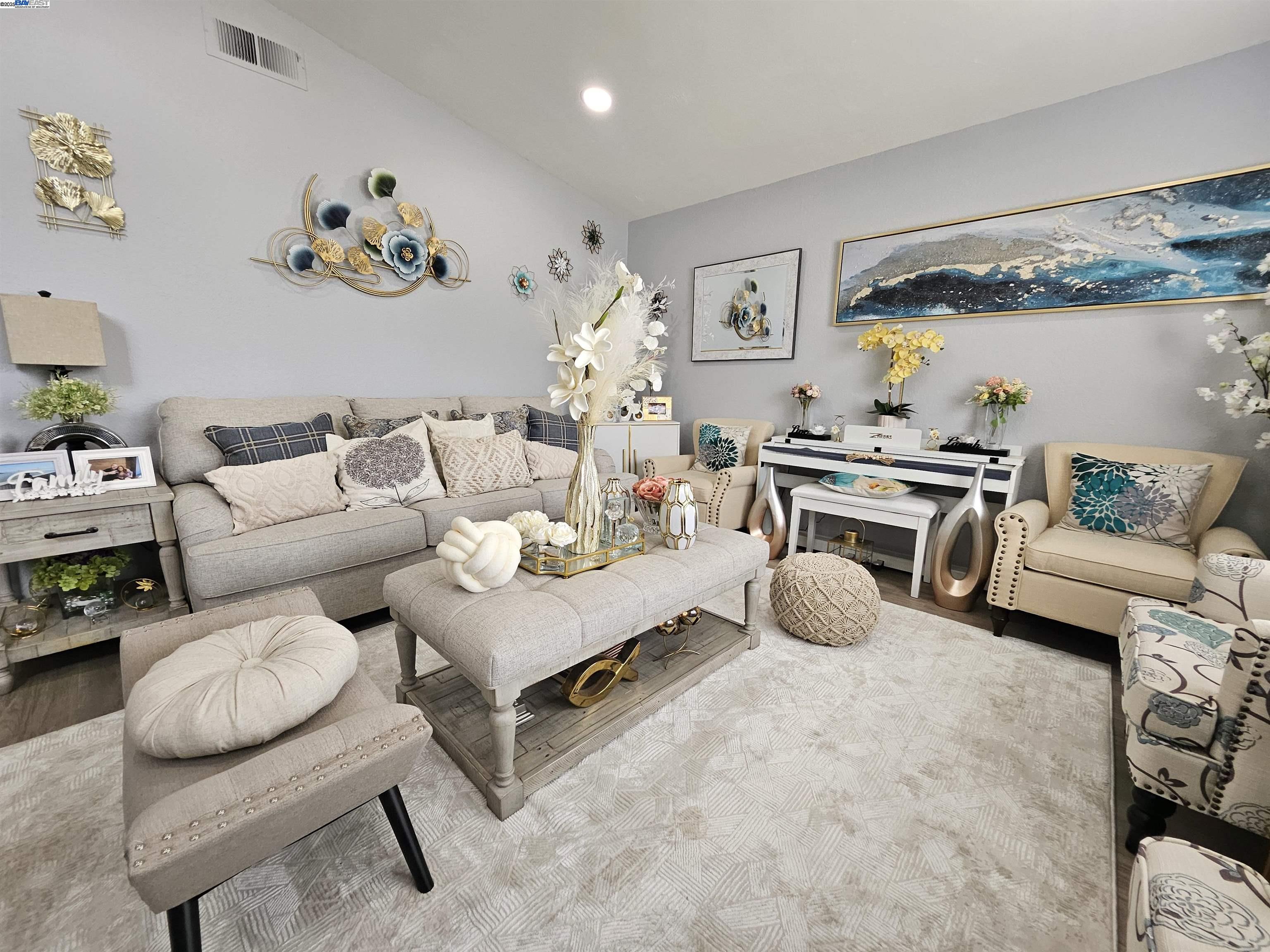 Detail Gallery Image 12 of 59 For 20 Dunes Way, Antioch,  CA 94509 - 3 Beds | 2 Baths