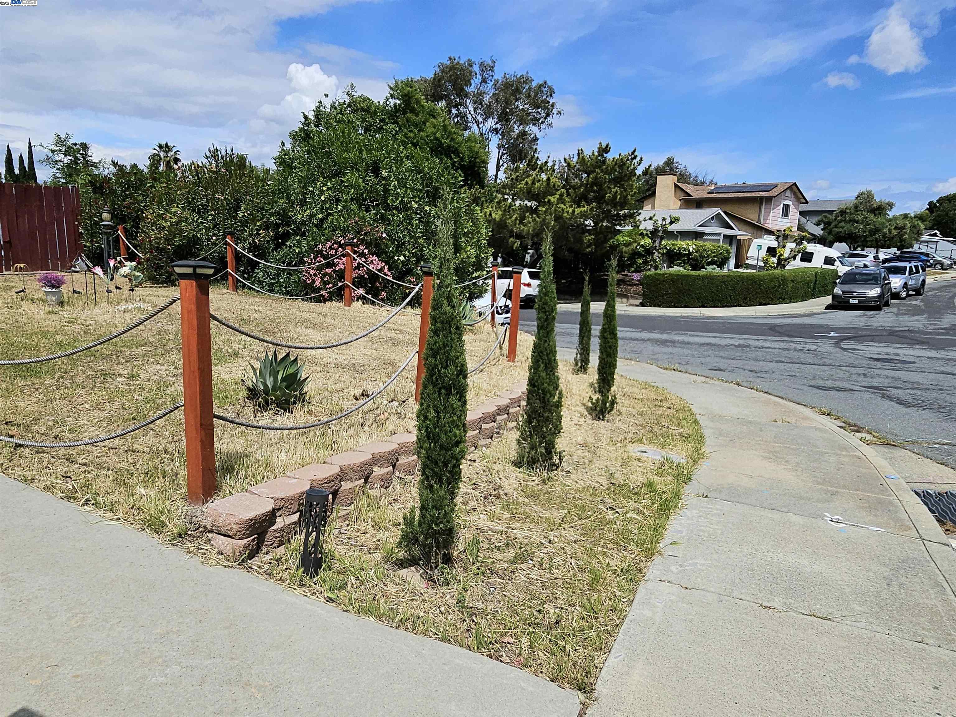 Detail Gallery Image 3 of 59 For 20 Dunes Way, Antioch,  CA 94509 - 3 Beds | 2 Baths
