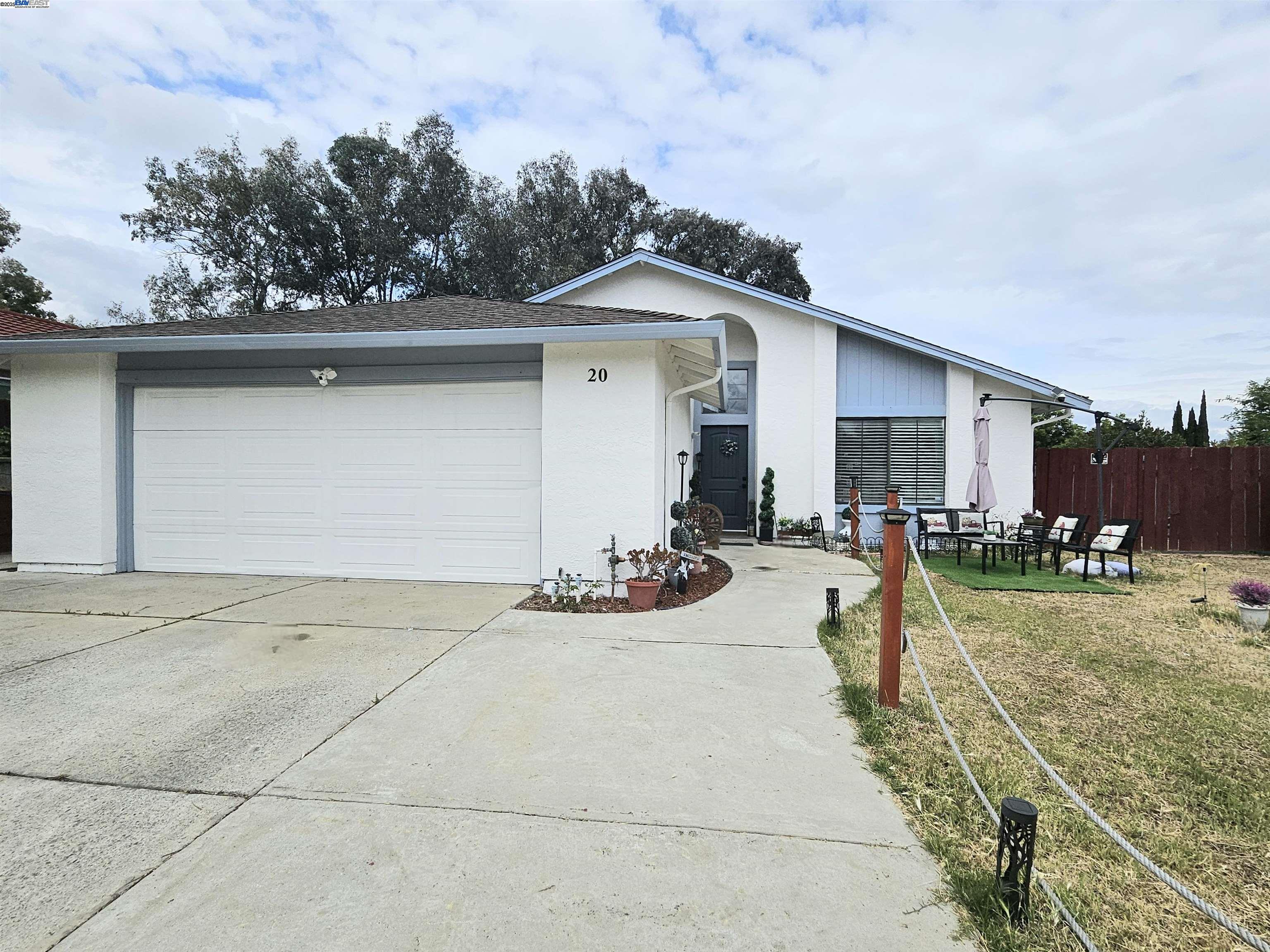 Detail Gallery Image 4 of 59 For 20 Dunes Way, Antioch,  CA 94509 - 3 Beds | 2 Baths