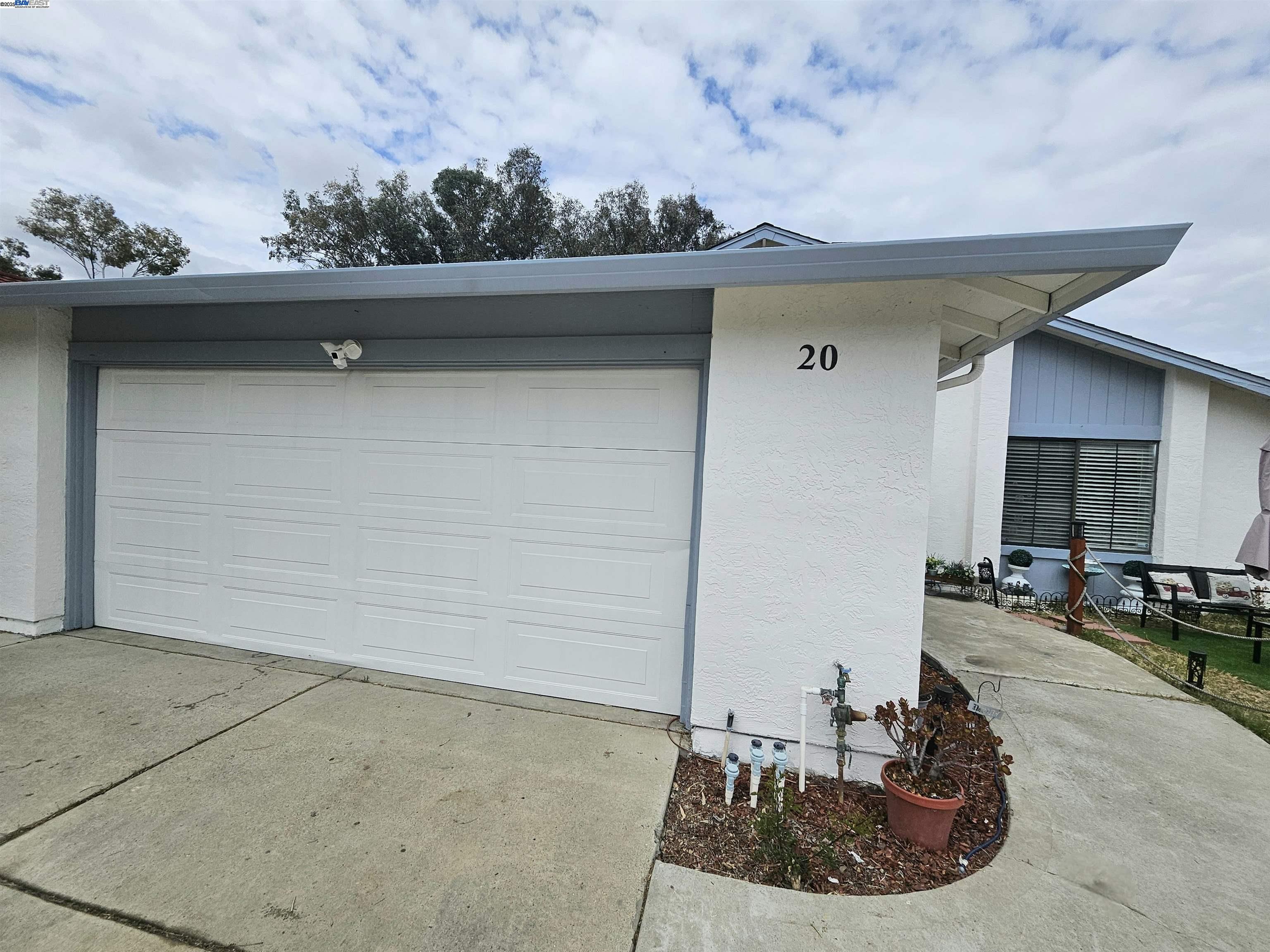 Detail Gallery Image 5 of 59 For 20 Dunes Way, Antioch,  CA 94509 - 3 Beds | 2 Baths