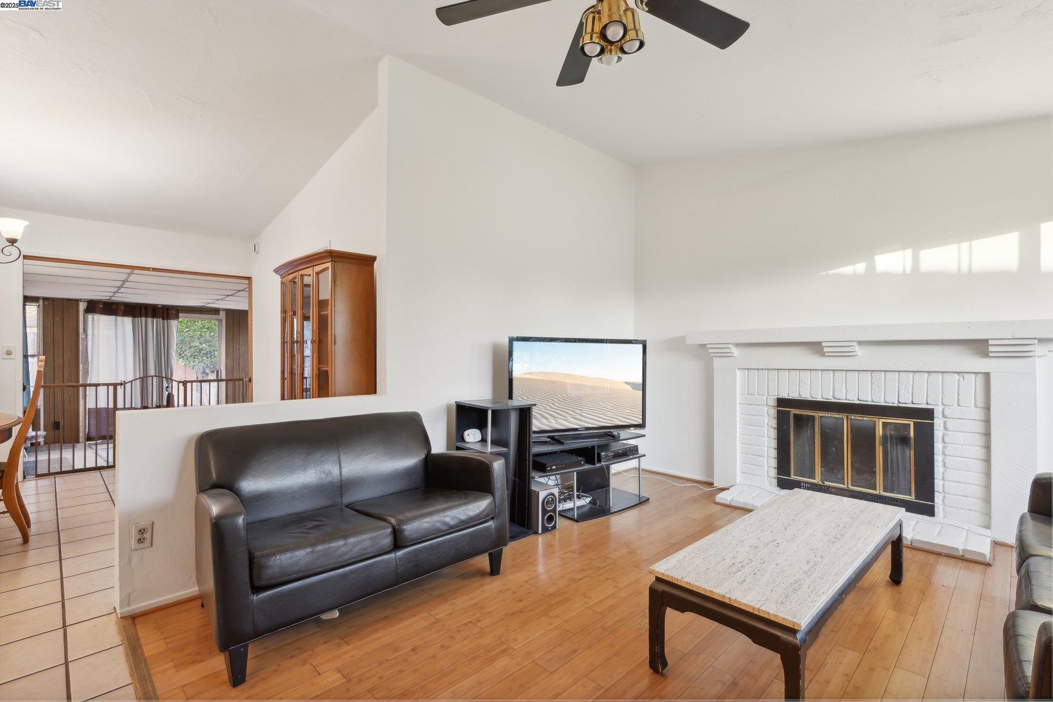 Detail Gallery Image 11 of 38 For 859 S Mcdowell Blvd, Petaluma,  CA 94954-4438 - 3 Beds | 2 Baths