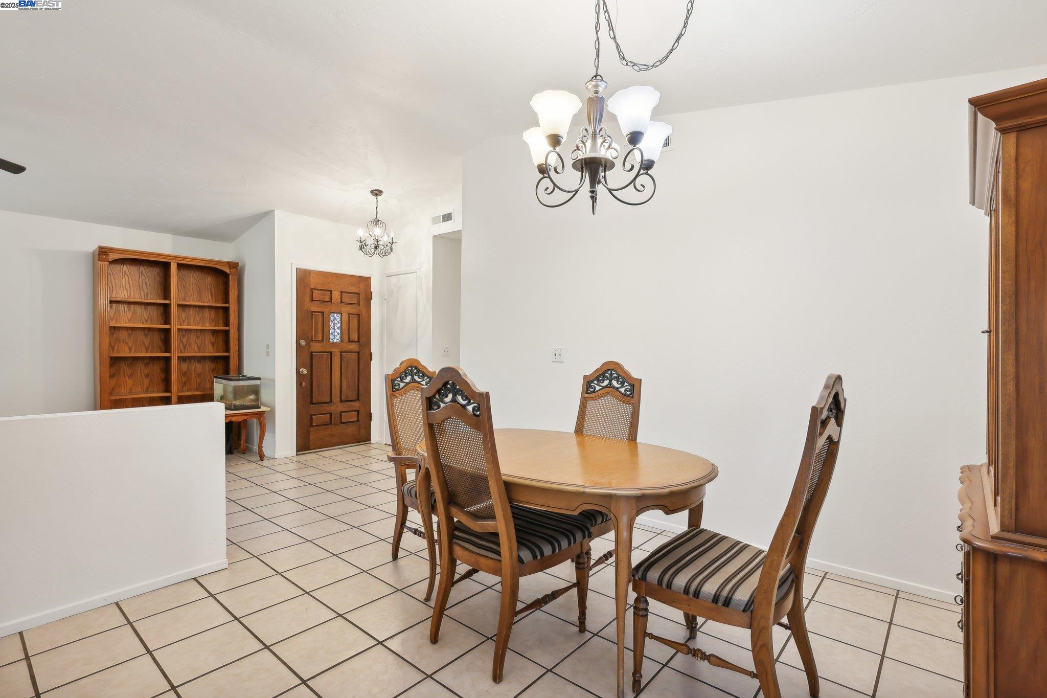 Detail Gallery Image 14 of 38 For 859 S Mcdowell Blvd, Petaluma,  CA 94954-4438 - 3 Beds | 2 Baths
