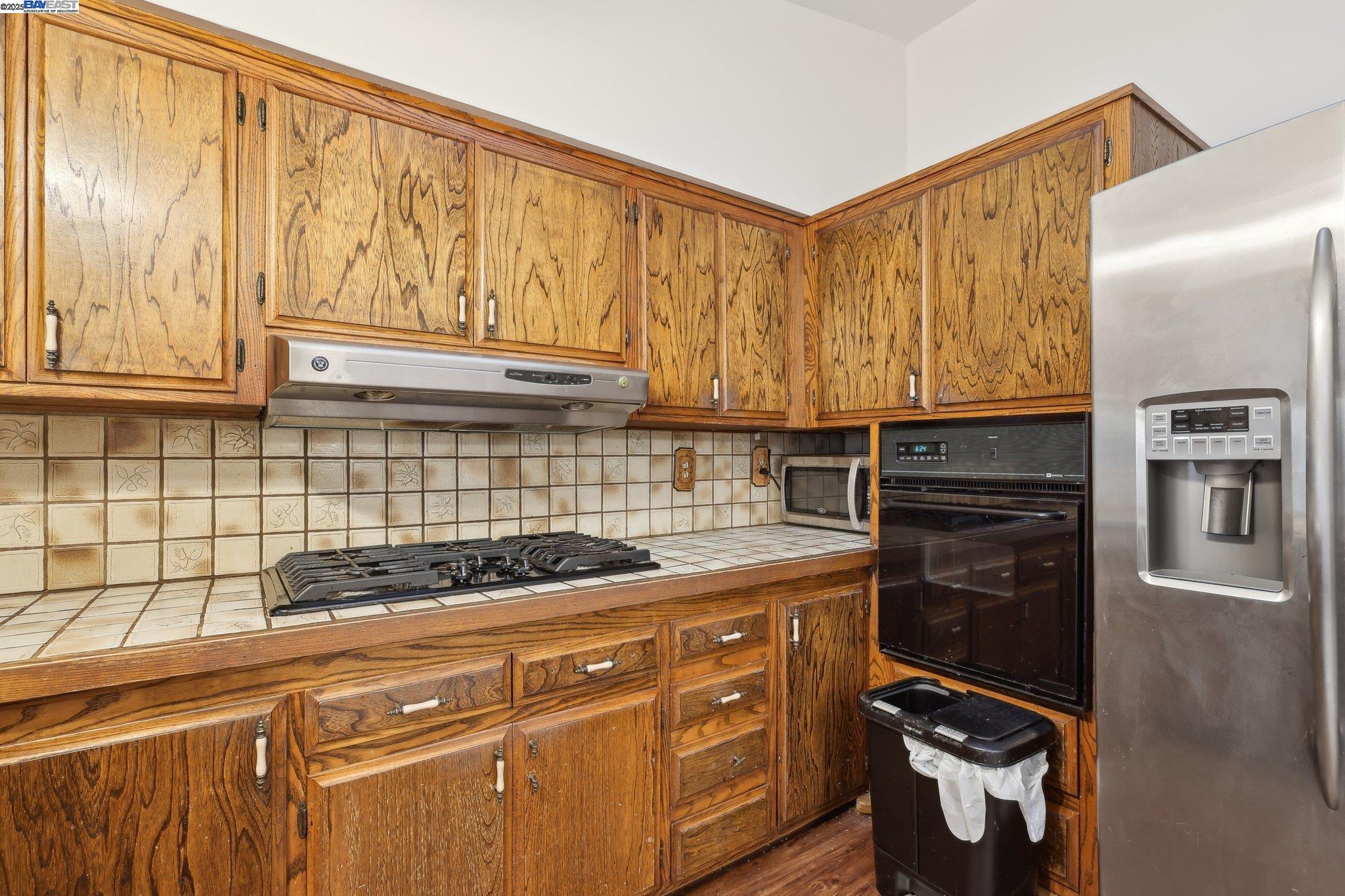 Detail Gallery Image 16 of 38 For 859 S Mcdowell Blvd, Petaluma,  CA 94954-4438 - 3 Beds | 2 Baths
