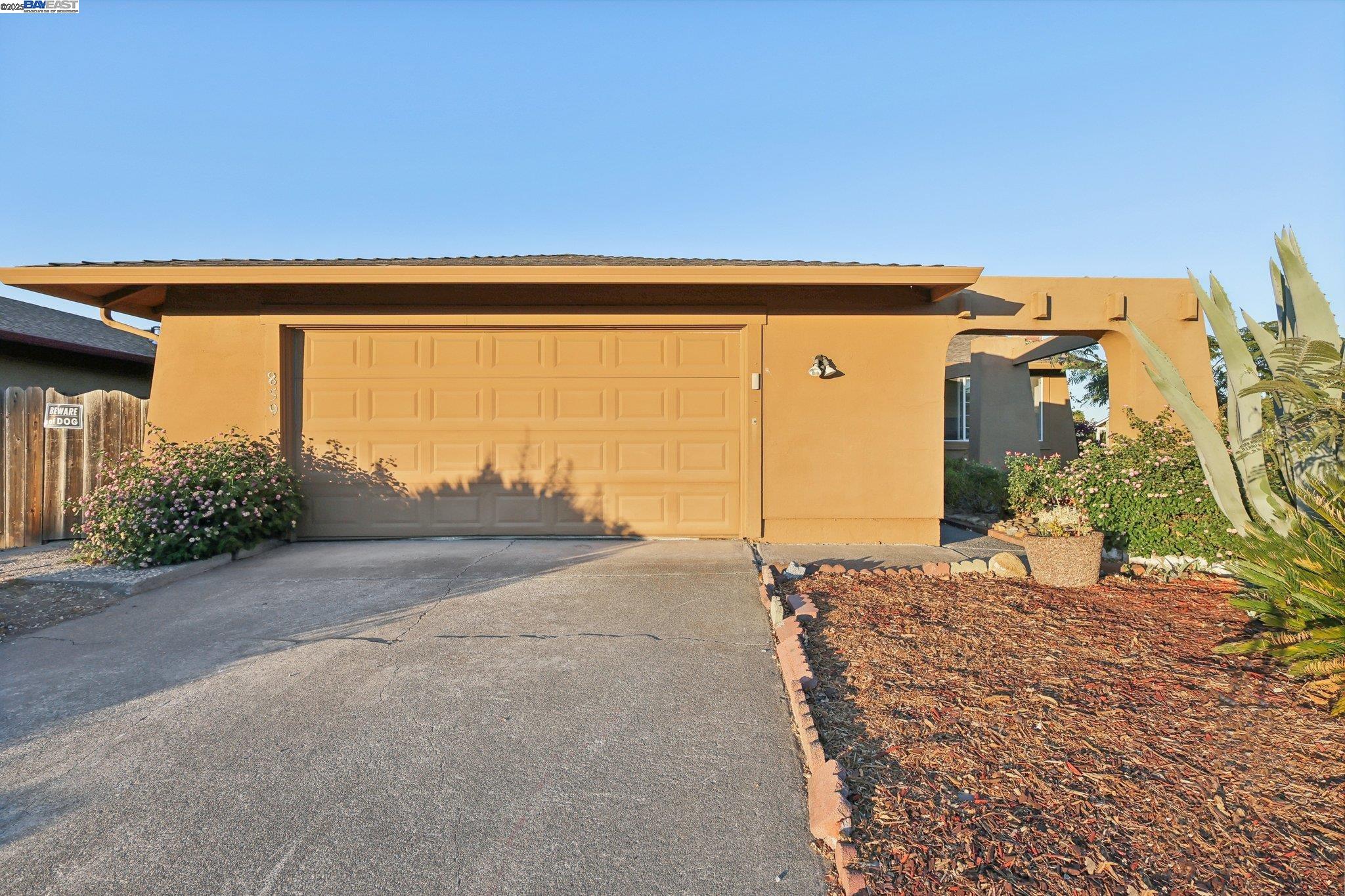 Detail Gallery Image 3 of 38 For 859 S Mcdowell Blvd, Petaluma,  CA 94954-4438 - 3 Beds | 2 Baths