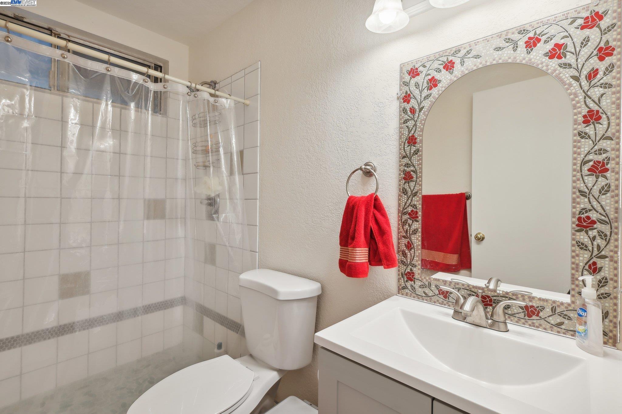 Detail Gallery Image 33 of 38 For 859 S Mcdowell Blvd, Petaluma,  CA 94954-4438 - 3 Beds | 2 Baths