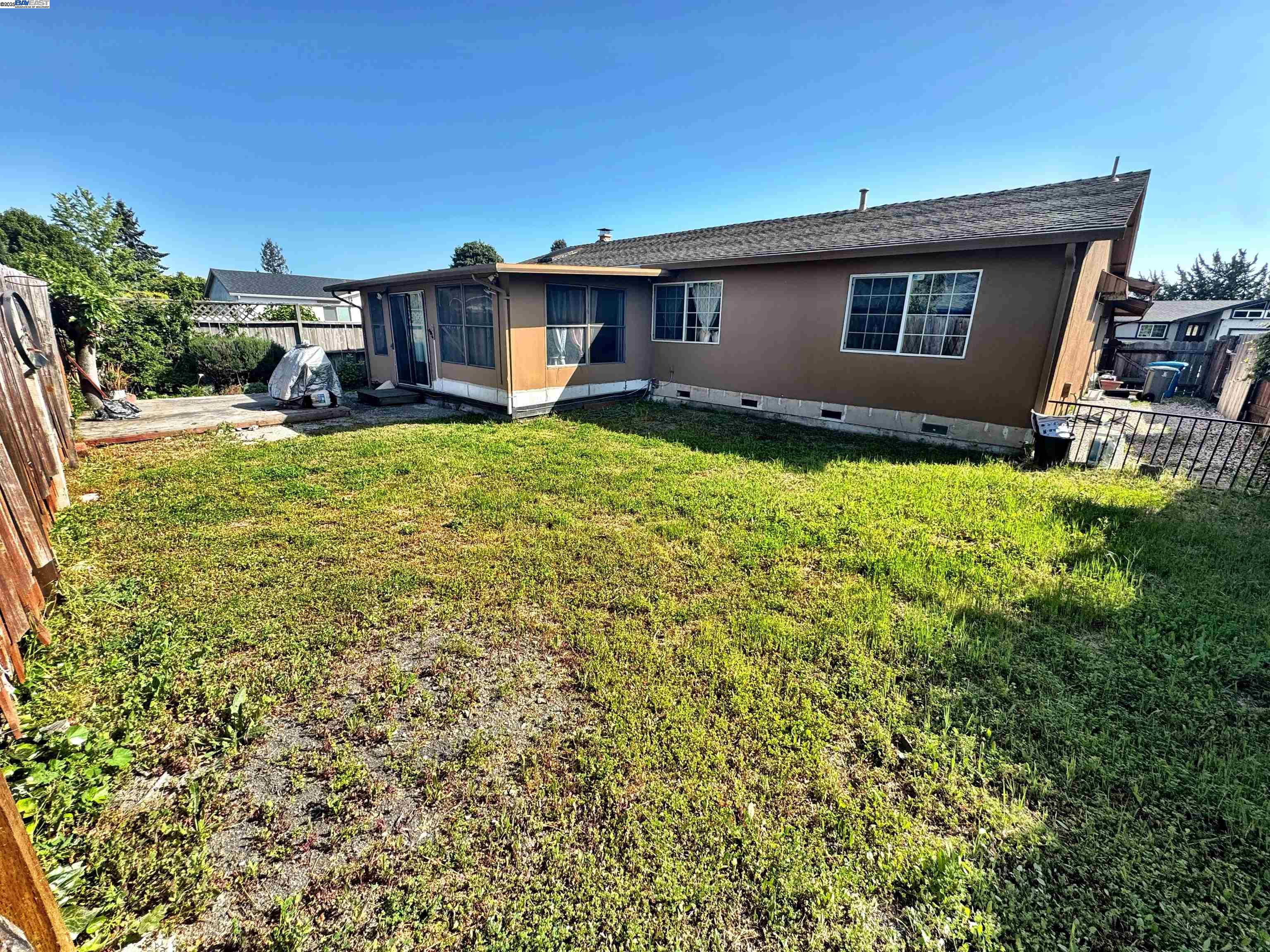 Detail Gallery Image 36 of 38 For 859 S Mcdowell Blvd, Petaluma,  CA 94954-4438 - 3 Beds | 2 Baths