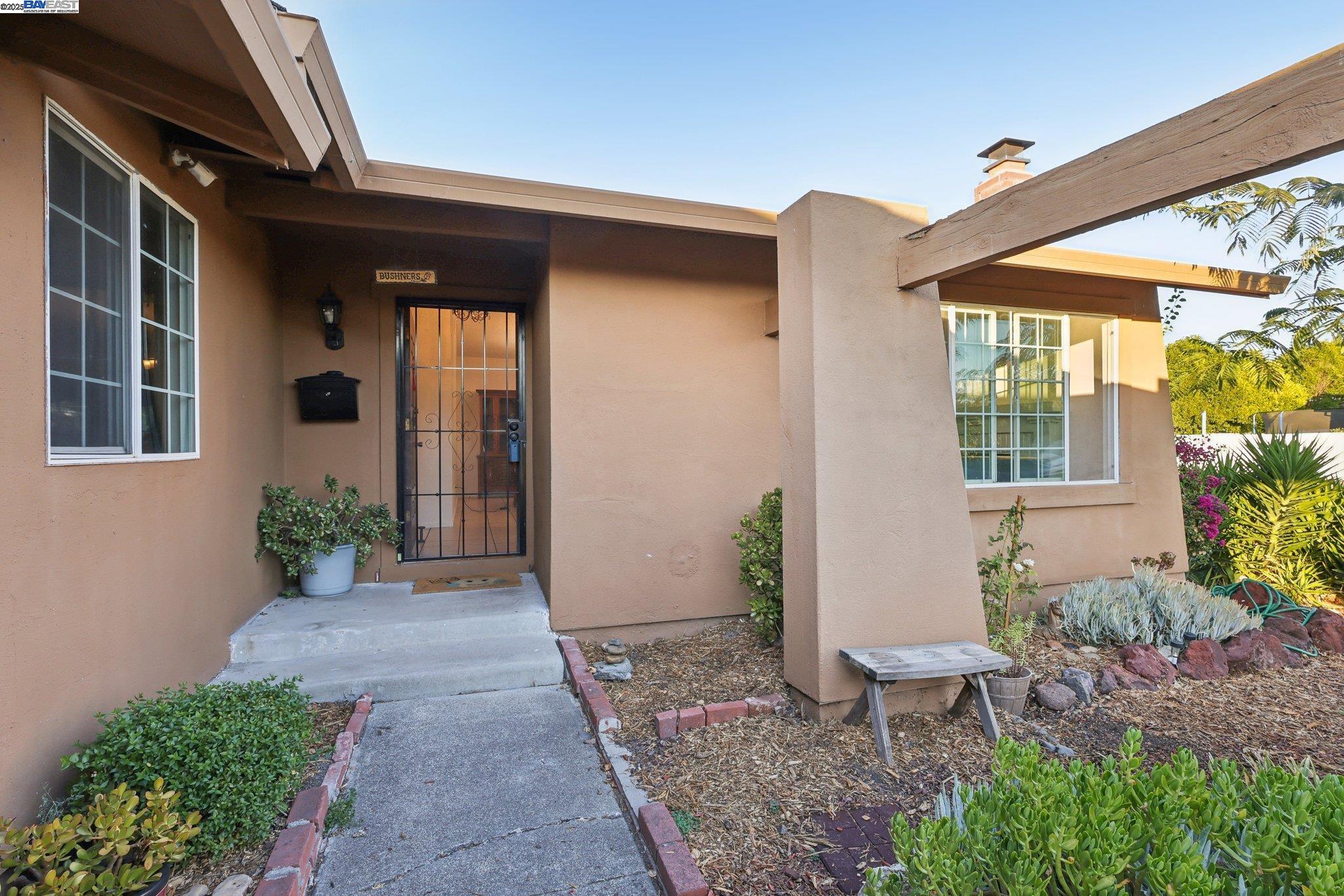 Detail Gallery Image 6 of 38 For 859 S Mcdowell Blvd, Petaluma,  CA 94954-4438 - 3 Beds | 2 Baths