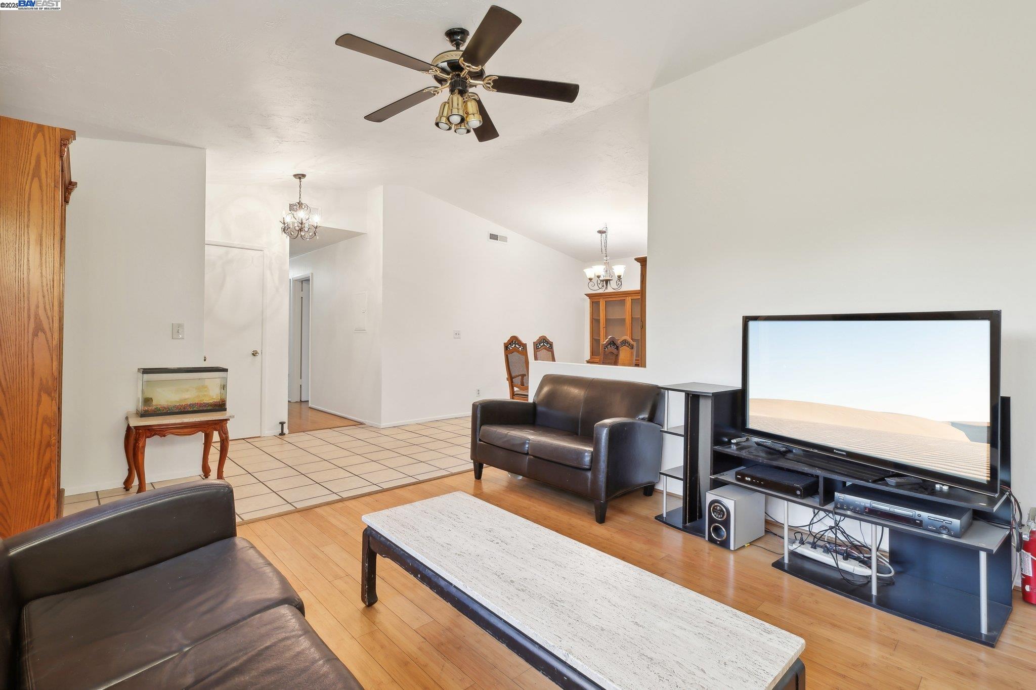 Detail Gallery Image 9 of 38 For 859 S Mcdowell Blvd, Petaluma,  CA 94954-4438 - 3 Beds | 2 Baths