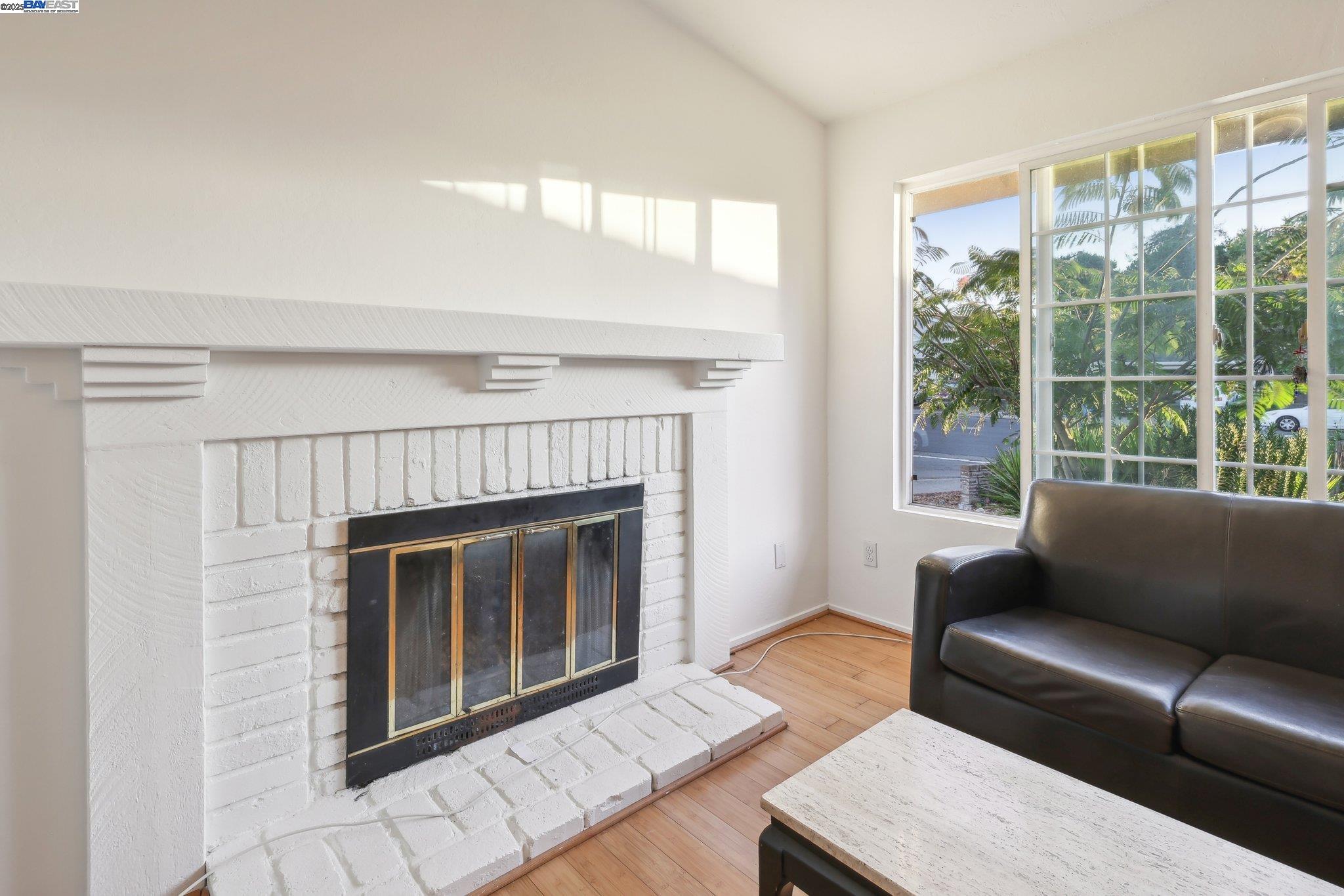 Detail Gallery Image 10 of 38 For 859 S Mcdowell Blvd, Petaluma,  CA 94954-4438 - 3 Beds | 2 Baths