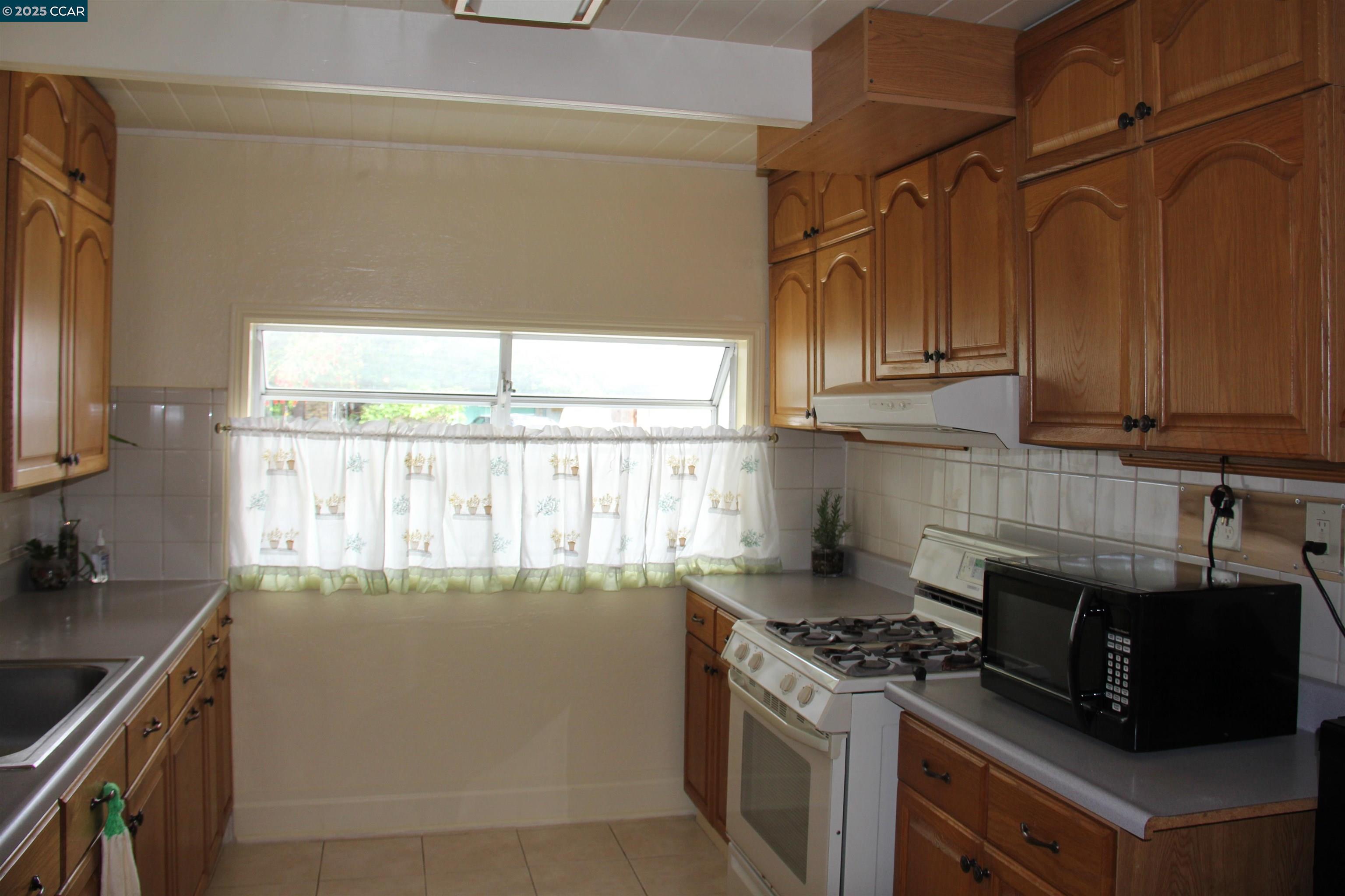 Detail Gallery Image 27 of 35 For 340 Carnegie Dr, Milpitas,  CA 95035 - 4 Beds | 2 Baths