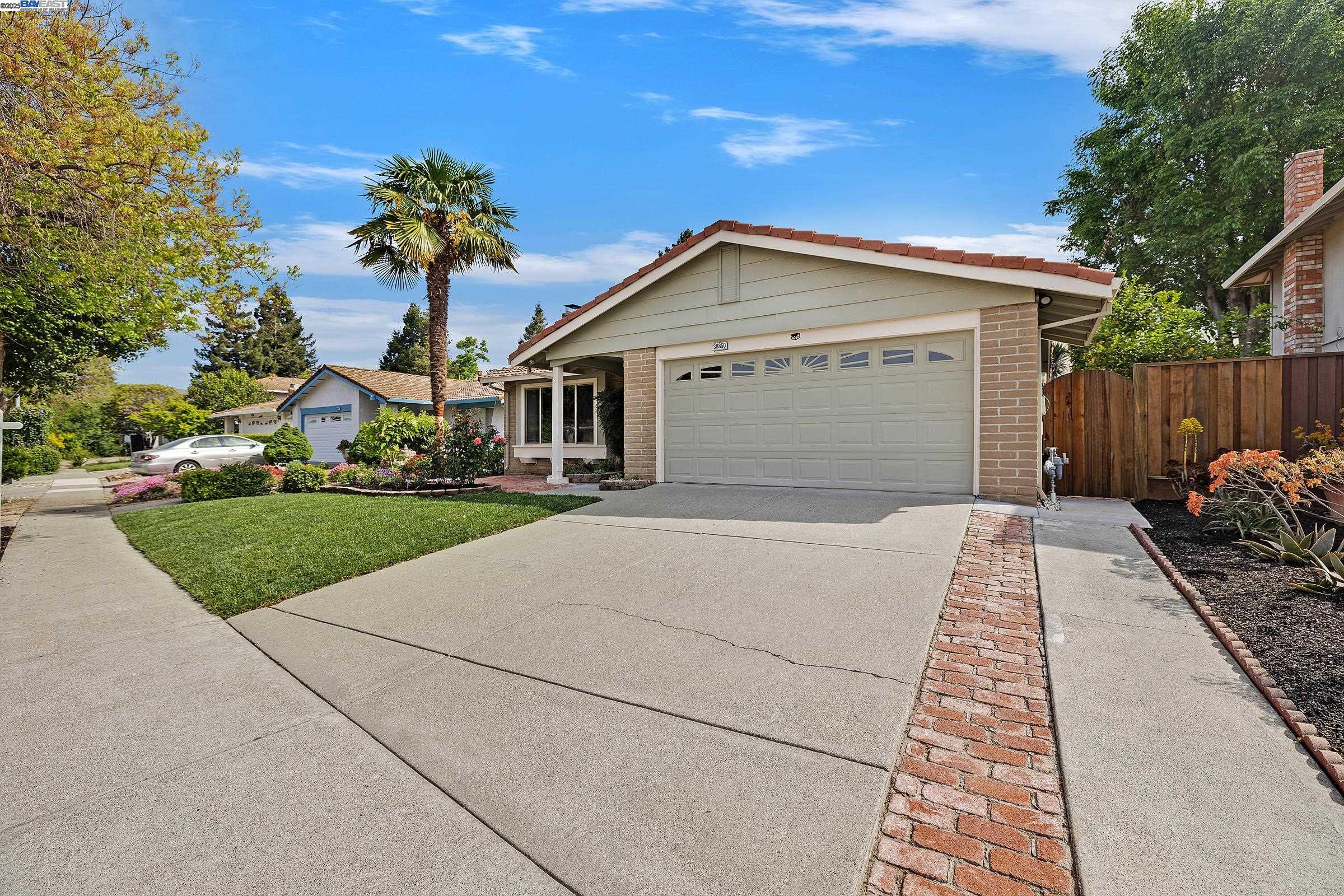 Detail Gallery Image 2 of 43 For 38850 Hayes St, Fremont,  CA 94536 - 4 Beds | 2 Baths