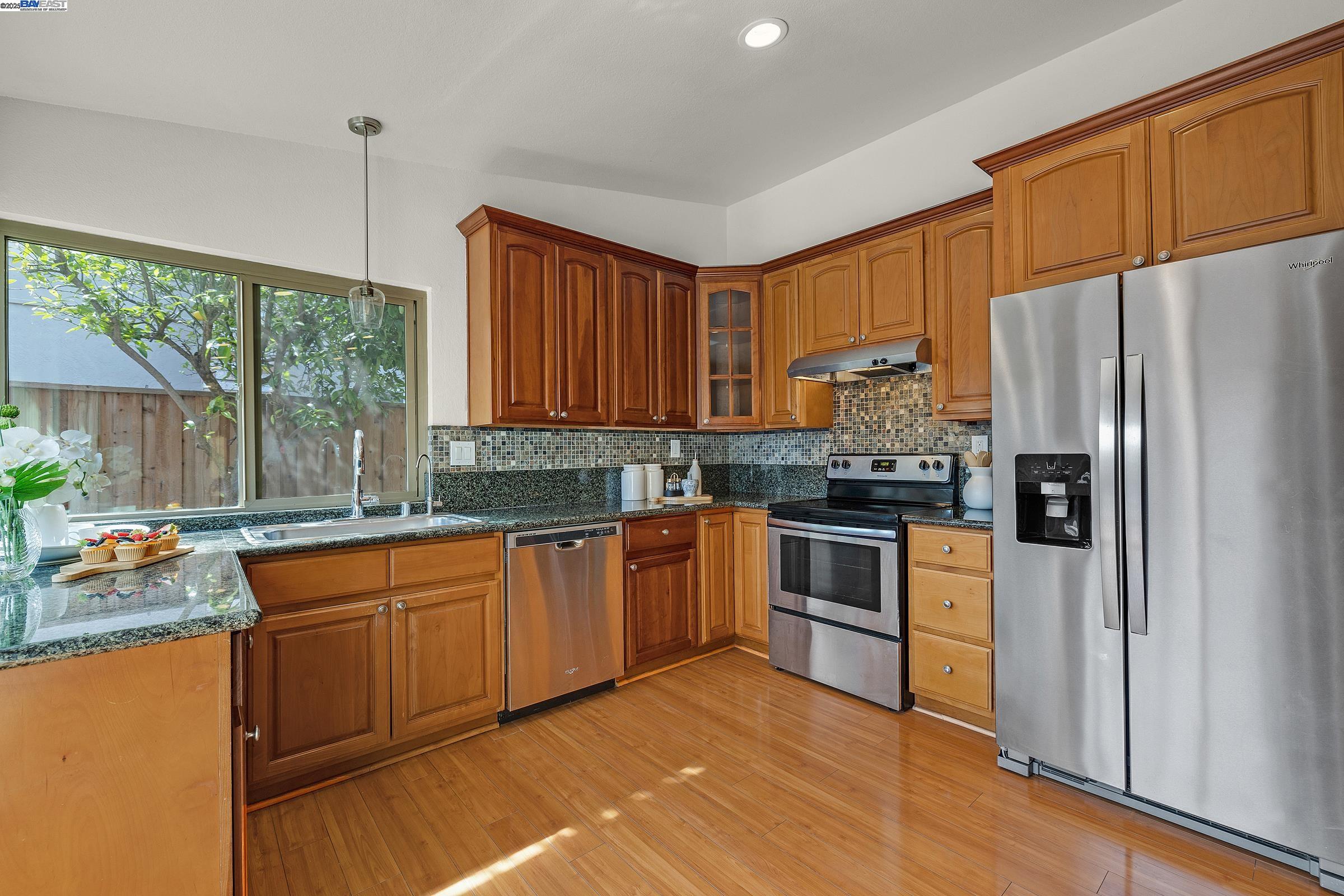 Detail Gallery Image 15 of 43 For 38850 Hayes St, Fremont,  CA 94536 - 4 Beds | 2 Baths