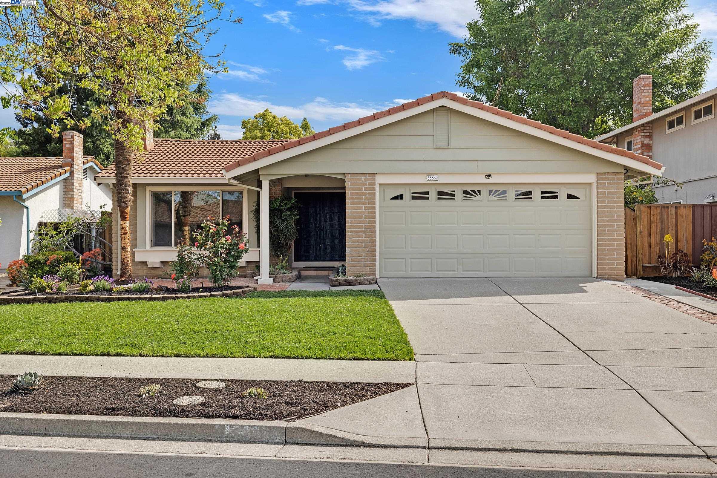 Detail Gallery Image 3 of 43 For 38850 Hayes St, Fremont,  CA 94536 - 4 Beds | 2 Baths
