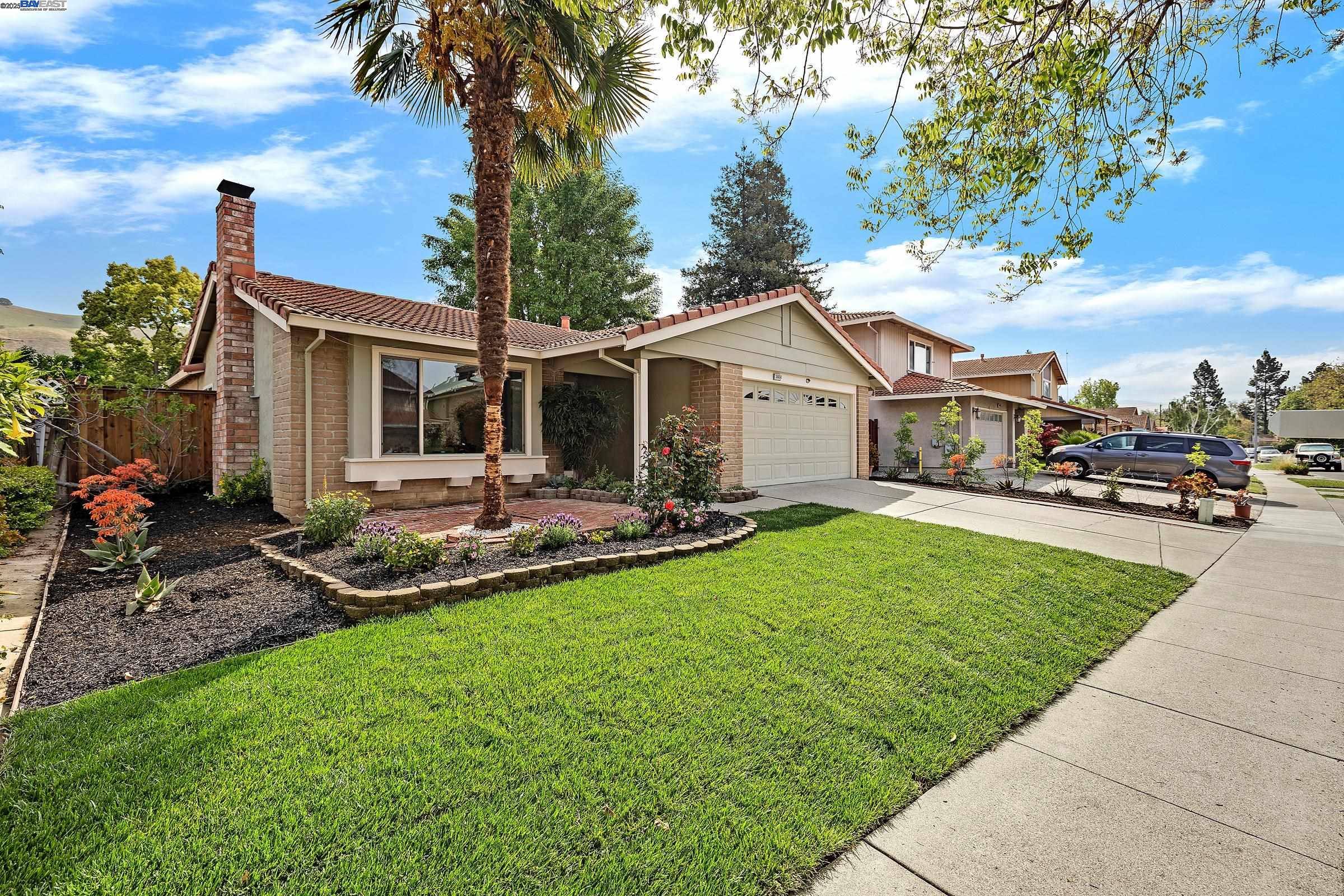 Detail Gallery Image 4 of 43 For 38850 Hayes St, Fremont,  CA 94536 - 4 Beds | 2 Baths