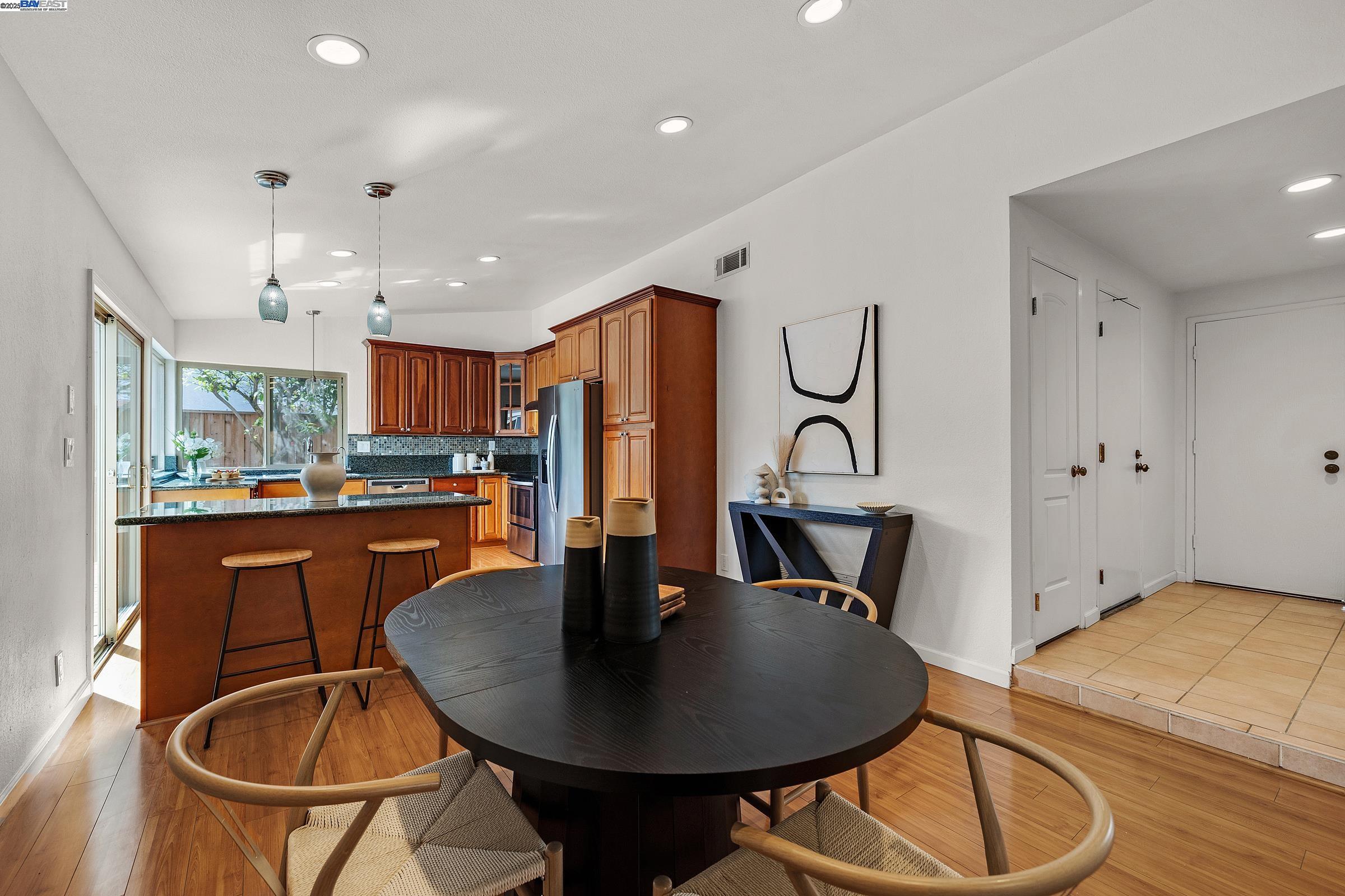 Detail Gallery Image 9 of 43 For 38850 Hayes St, Fremont,  CA 94536 - 4 Beds | 2 Baths