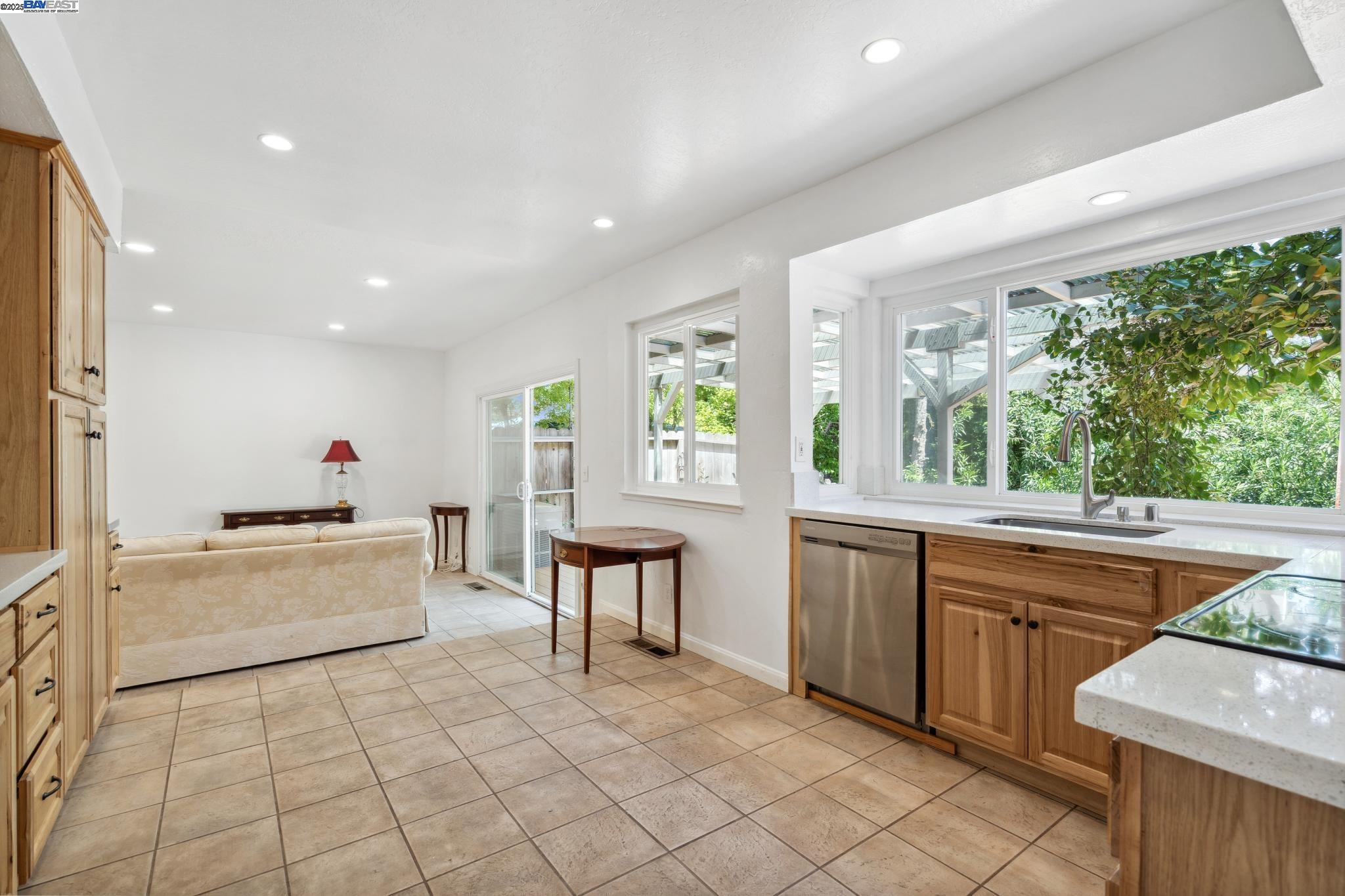 Detail Gallery Image 11 of 45 For 30 Jib Ct, Pleasant Hill,  CA 94523 - 4 Beds | 2/1 Baths