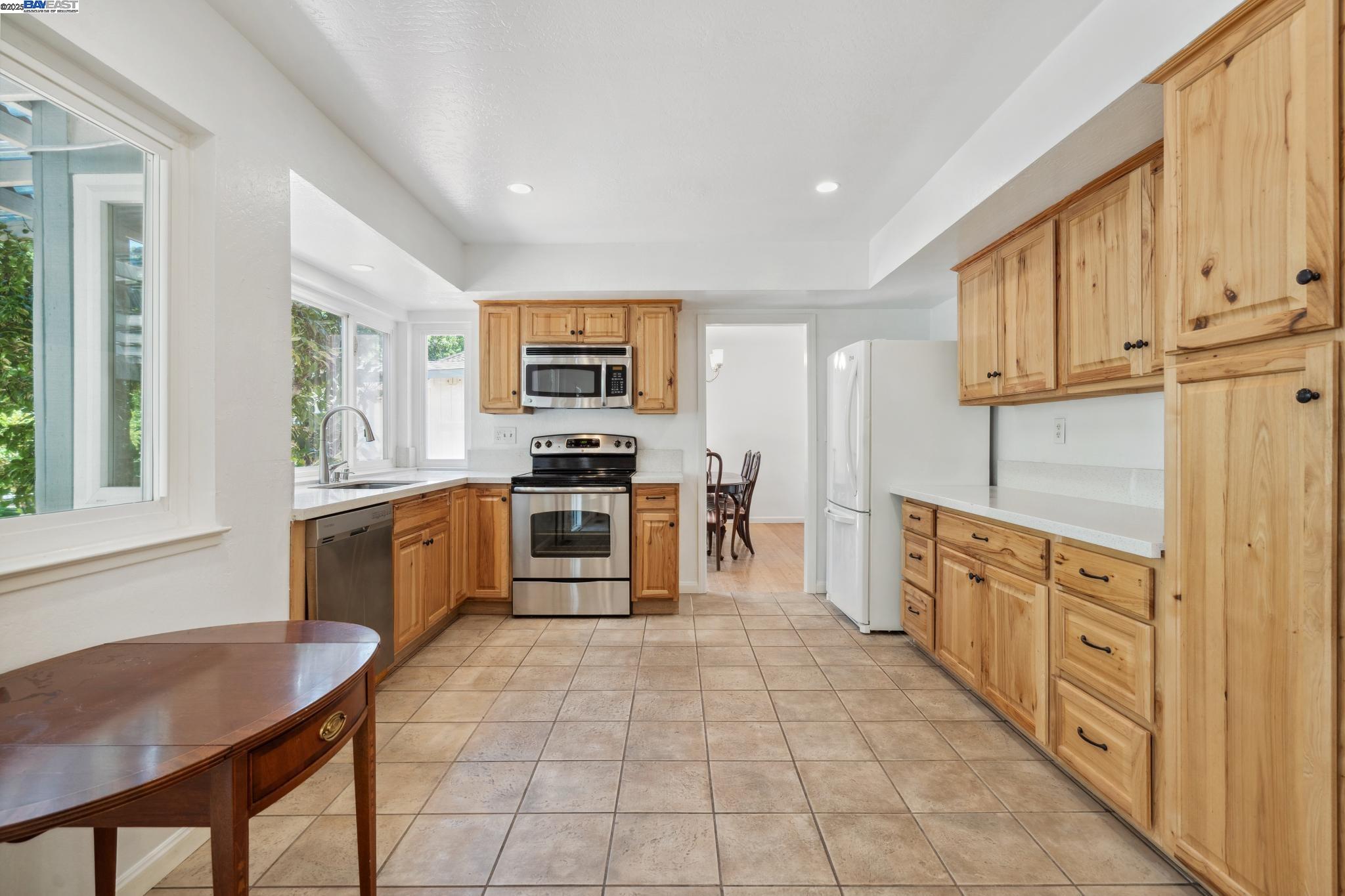Detail Gallery Image 12 of 45 For 30 Jib Ct, Pleasant Hill,  CA 94523 - 4 Beds | 2/1 Baths