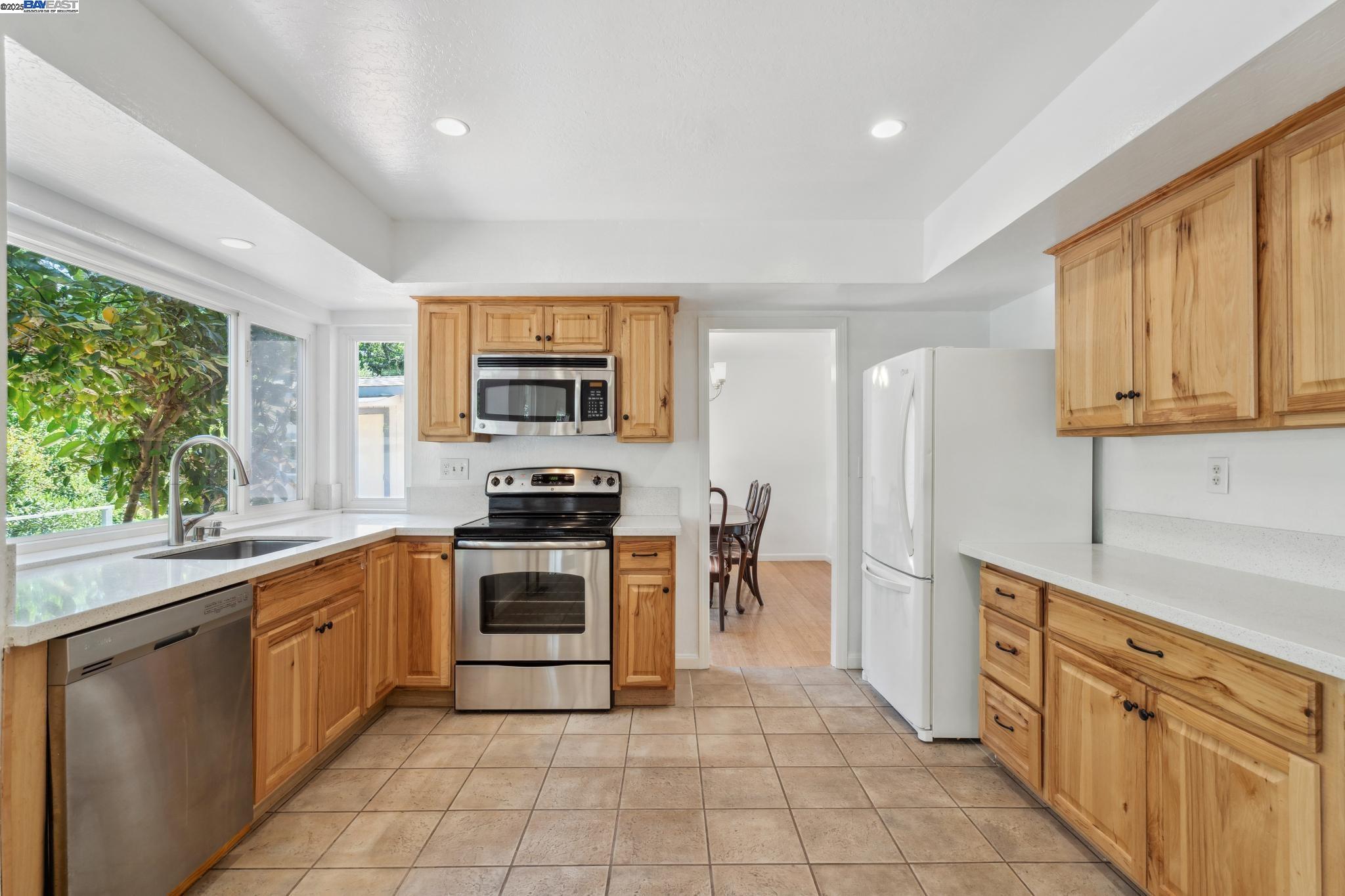 Detail Gallery Image 13 of 45 For 30 Jib Ct, Pleasant Hill,  CA 94523 - 4 Beds | 2/1 Baths