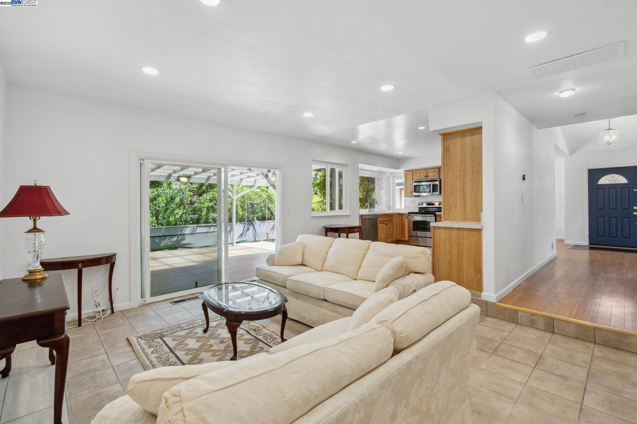 Detail Gallery Image 15 of 45 For 30 Jib Ct, Pleasant Hill,  CA 94523 - 4 Beds | 2/1 Baths