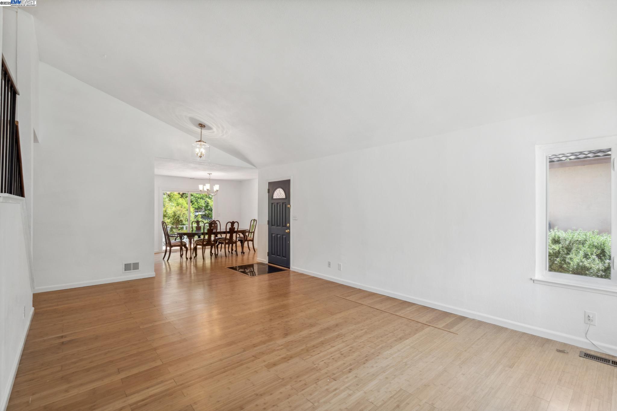 Detail Gallery Image 7 of 45 For 30 Jib Ct, Pleasant Hill,  CA 94523 - 4 Beds | 2/1 Baths