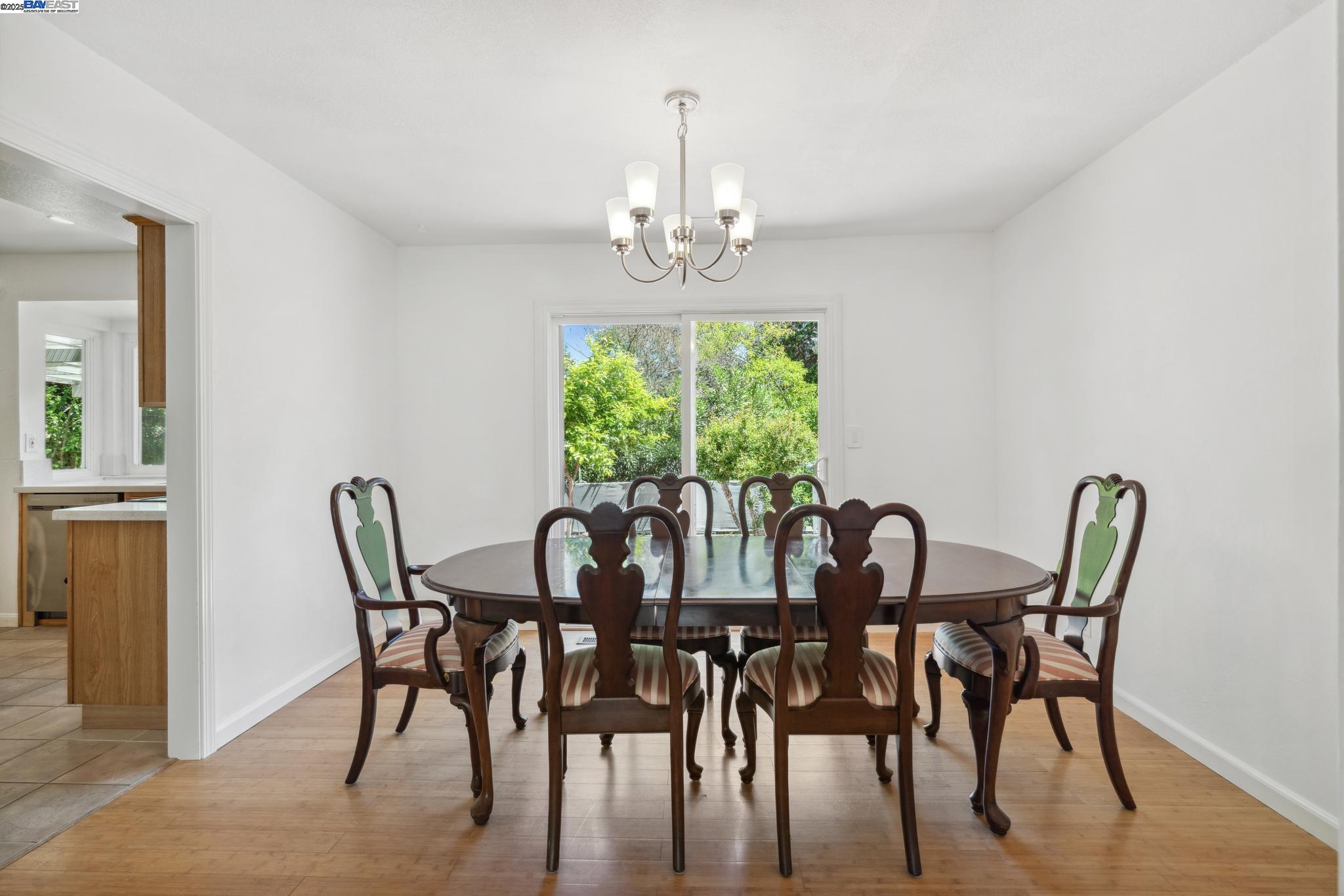 Detail Gallery Image 9 of 45 For 30 Jib Ct, Pleasant Hill,  CA 94523 - 4 Beds | 2/1 Baths