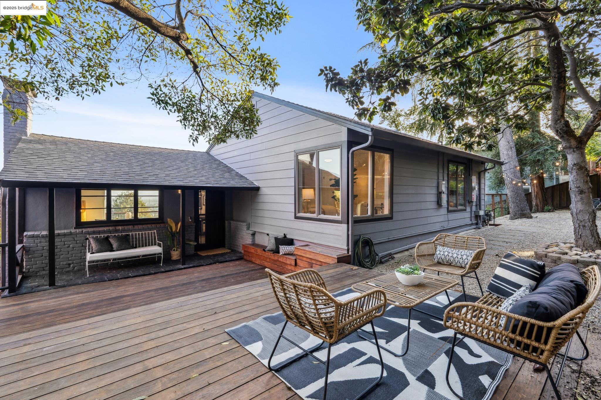 Detail Gallery Image 1 of 1 For 8055 Mccormick Ave, Oakland,  CA 94605 - 3 Beds | 2 Baths