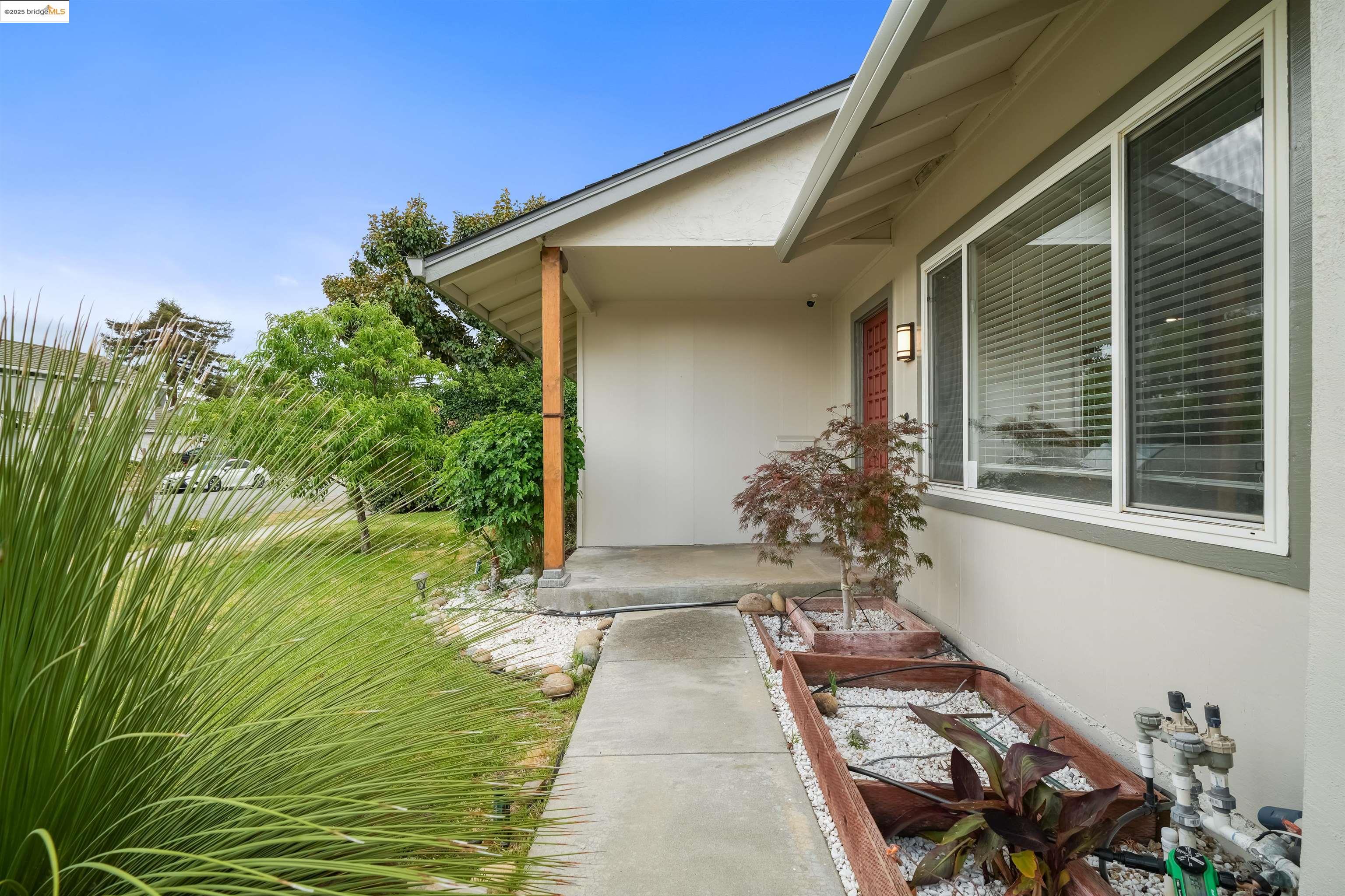 Detail Gallery Image 2 of 22 For 4881 Rue Loiret, San Jose,  CA 95136 - 3 Beds | 2 Baths