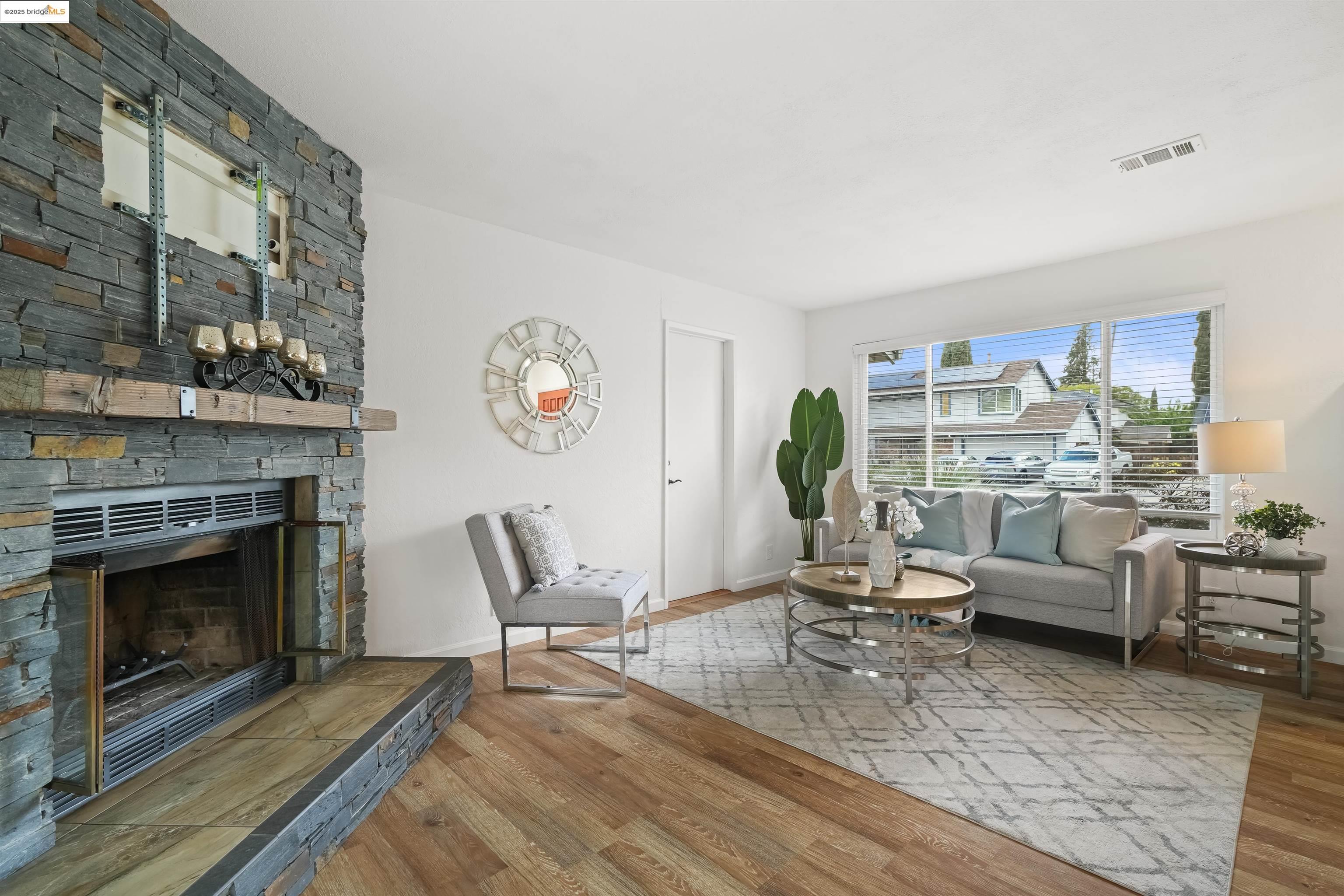 Detail Gallery Image 4 of 22 For 4881 Rue Loiret, San Jose,  CA 95136 - 3 Beds | 2 Baths