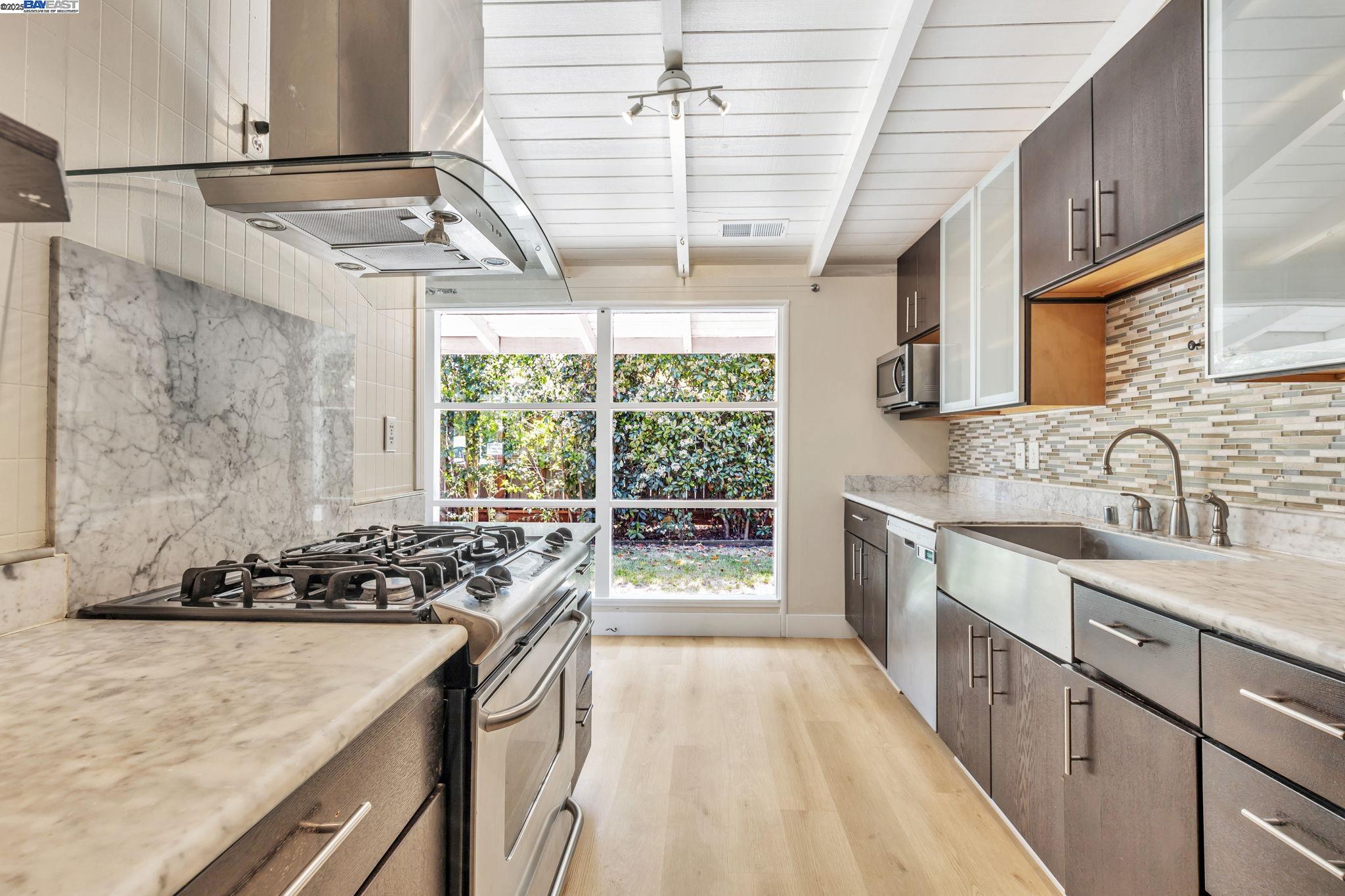 Detail Gallery Image 11 of 34 For 2201 N 6th St, Concord,  CA 94519 - 3 Beds | 2 Baths