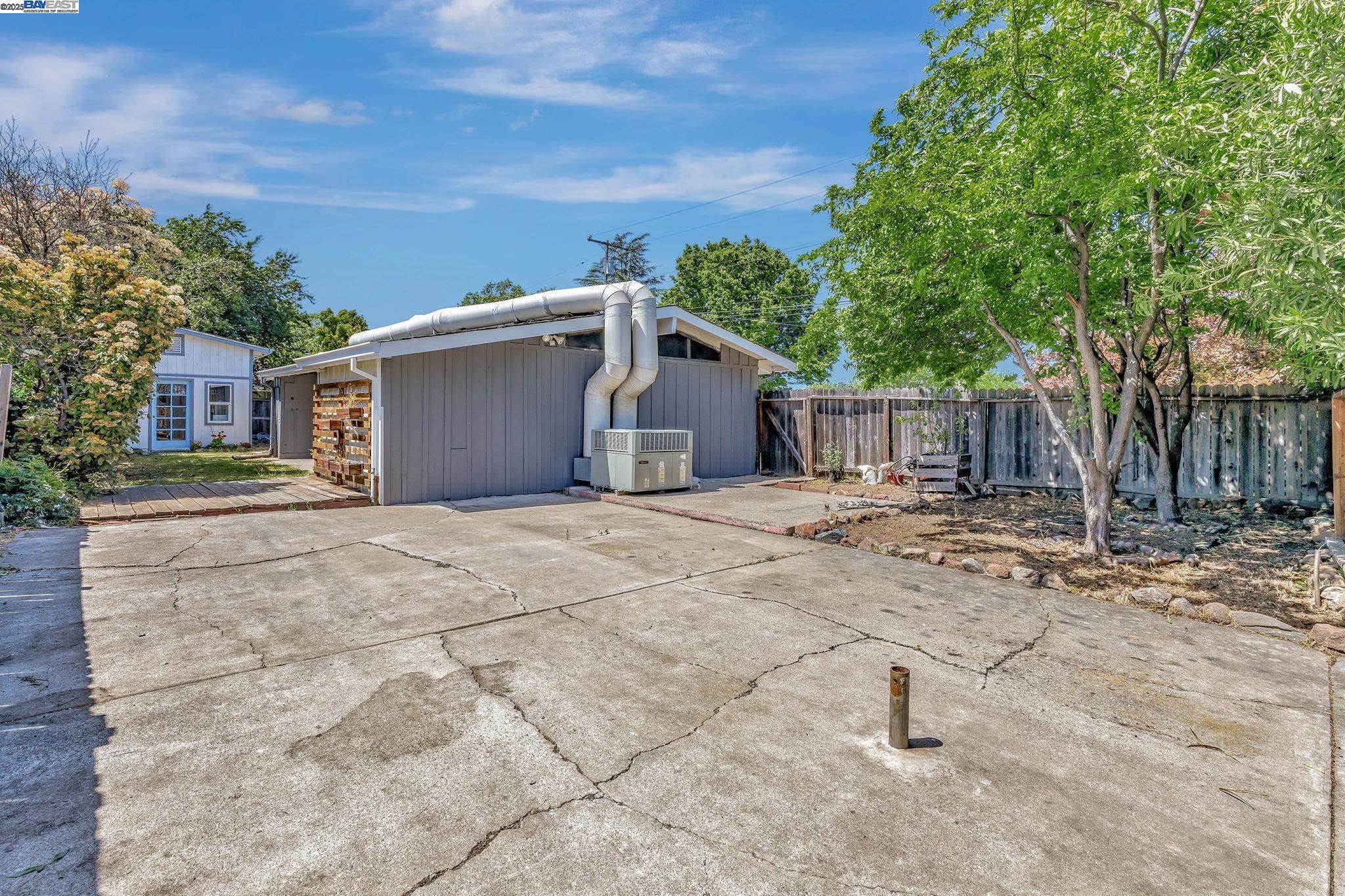 Detail Gallery Image 27 of 34 For 2201 N 6th St, Concord,  CA 94519 - 3 Beds | 2 Baths