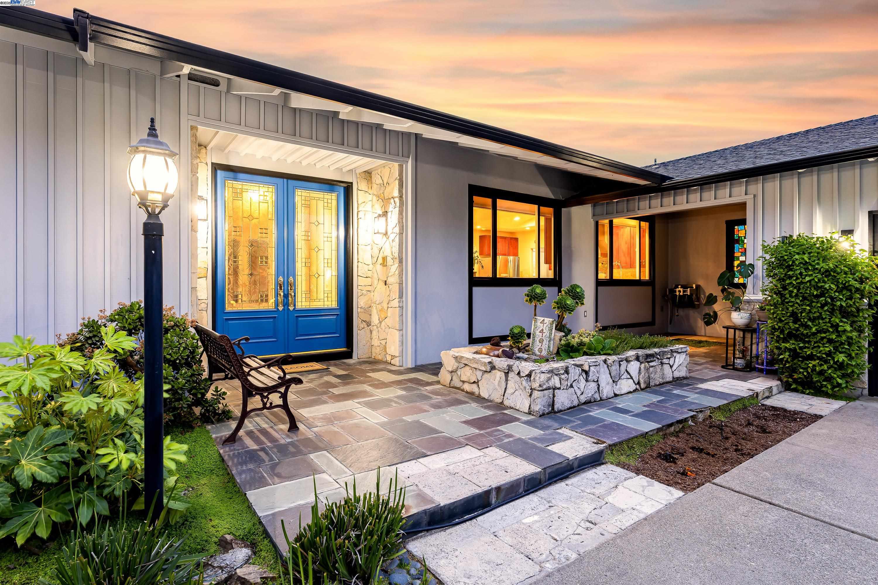 Detail Gallery Image 3 of 45 For 4499 Hillsborough Dr, Castro Valley,  CA 94546 - 4 Beds | 3 Baths