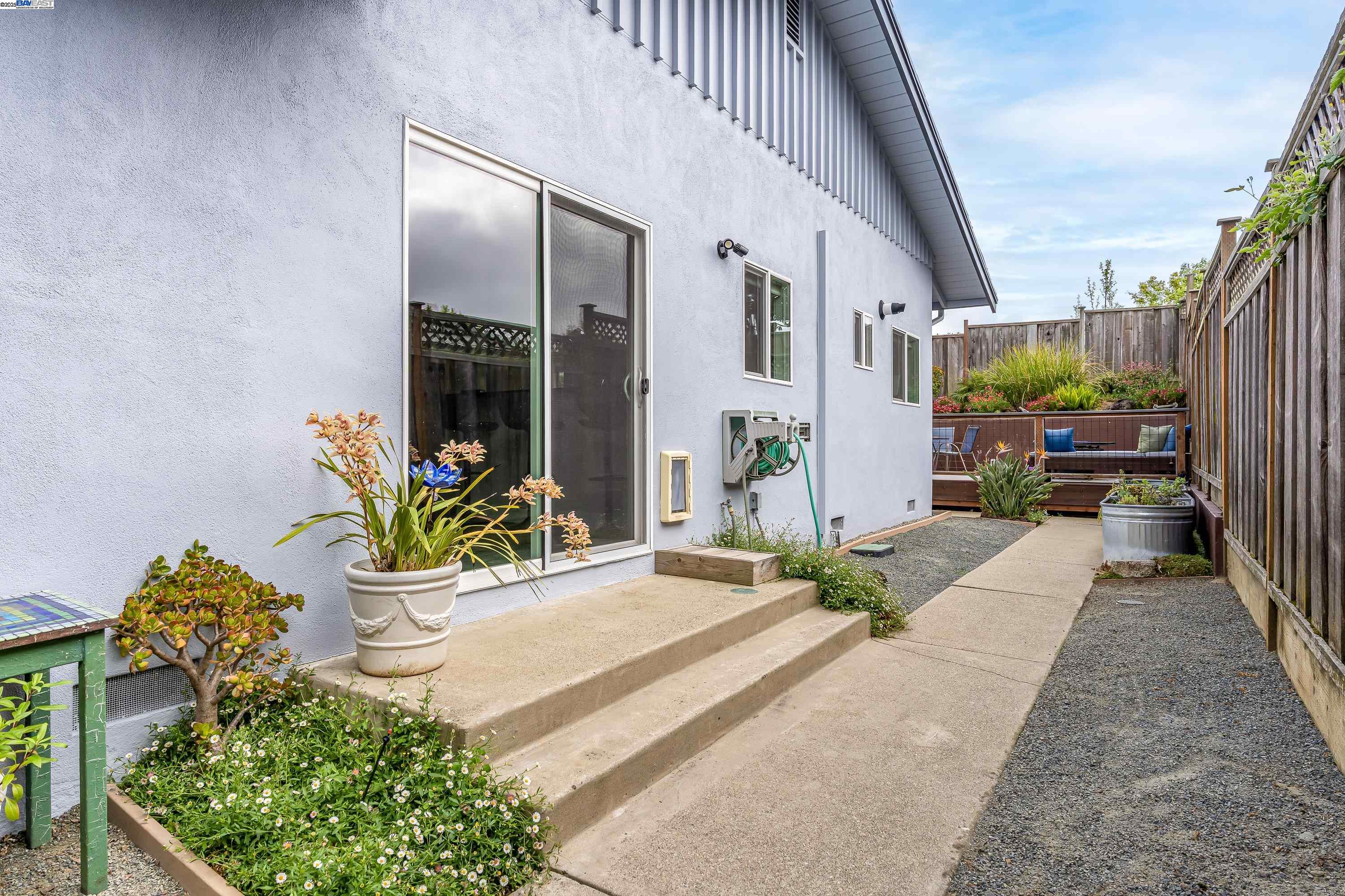 Detail Gallery Image 42 of 45 For 4499 Hillsborough Dr, Castro Valley,  CA 94546 - 4 Beds | 3 Baths