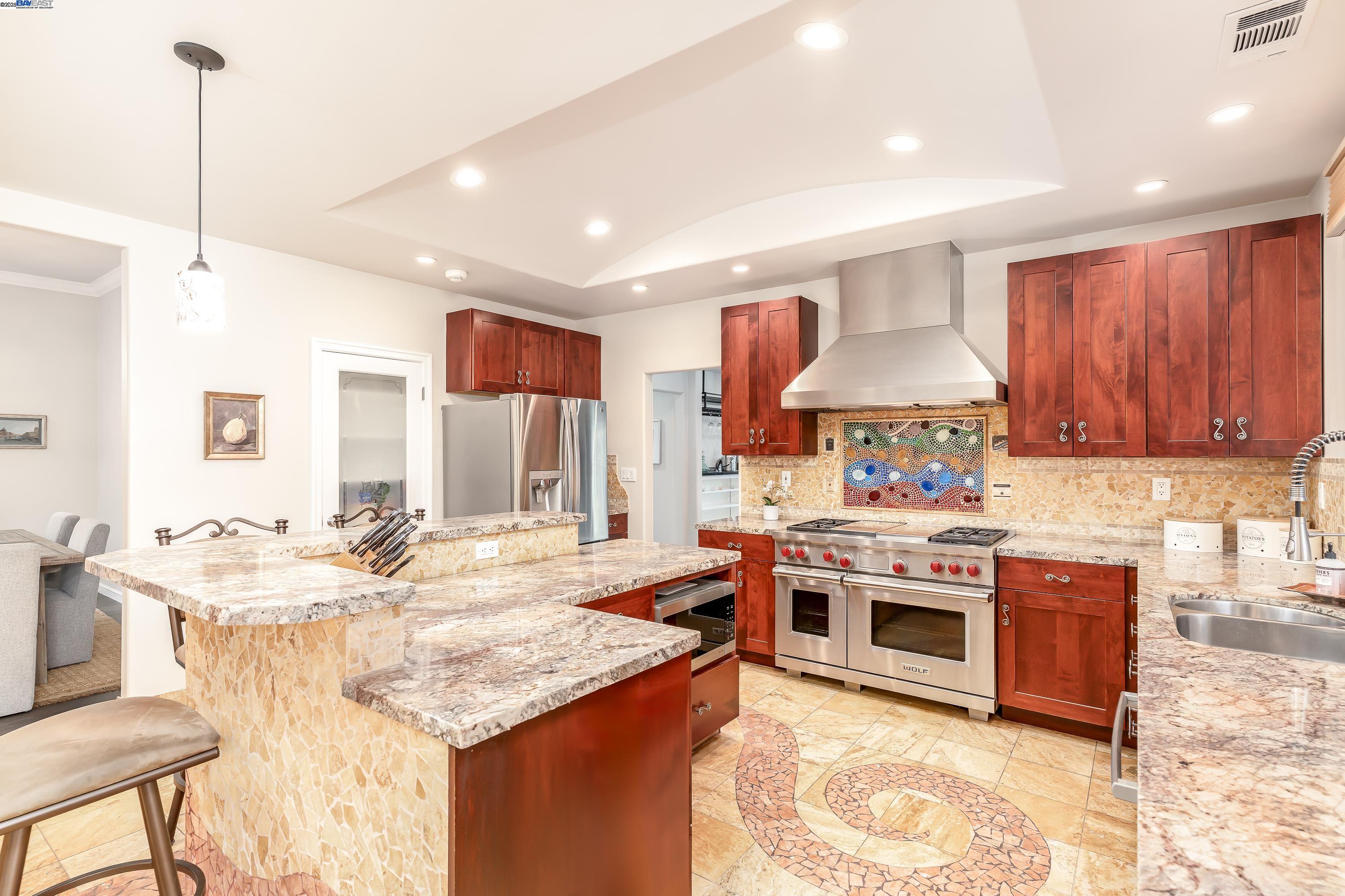 Detail Gallery Image 10 of 45 For 4499 Hillsborough Dr, Castro Valley,  CA 94546 - 4 Beds | 3 Baths