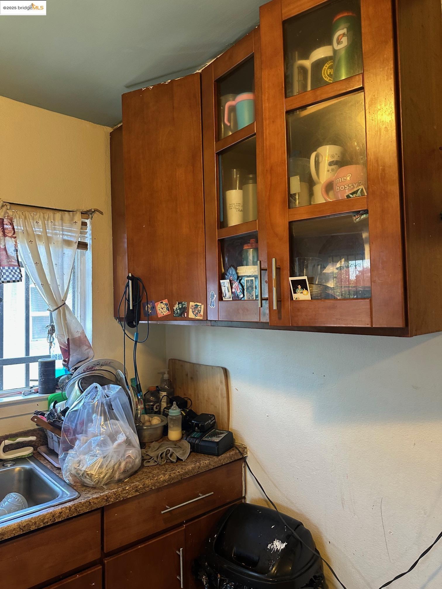 Detail Gallery Image 5 of 10 For 1823 Church St, Oakland,  CA 94621 - 2 Beds | 2 Baths