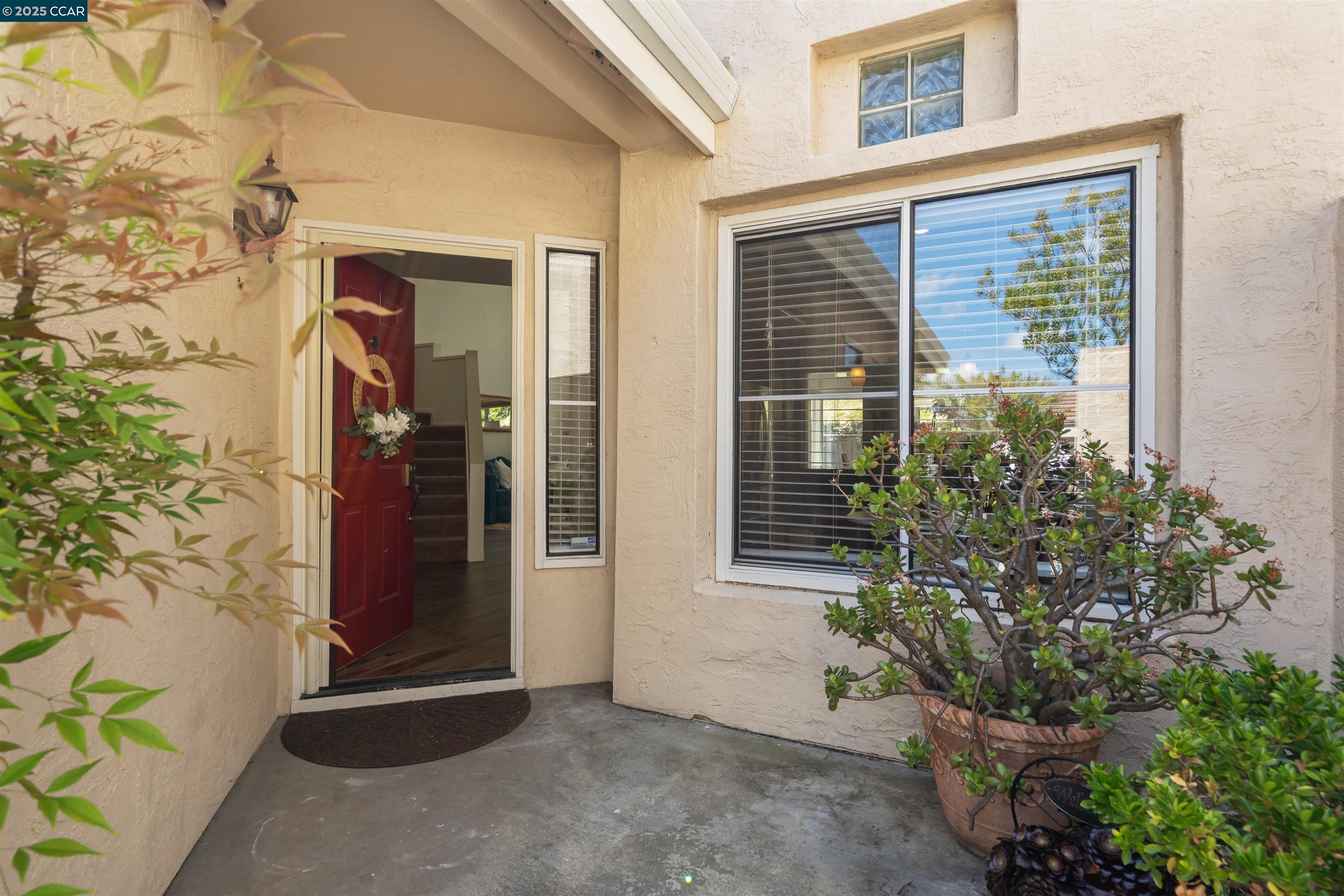 Detail Gallery Image 2 of 48 For 6178 Lakeview Cir, San Ramon,  CA 94582 - 2 Beds | 2/1 Baths