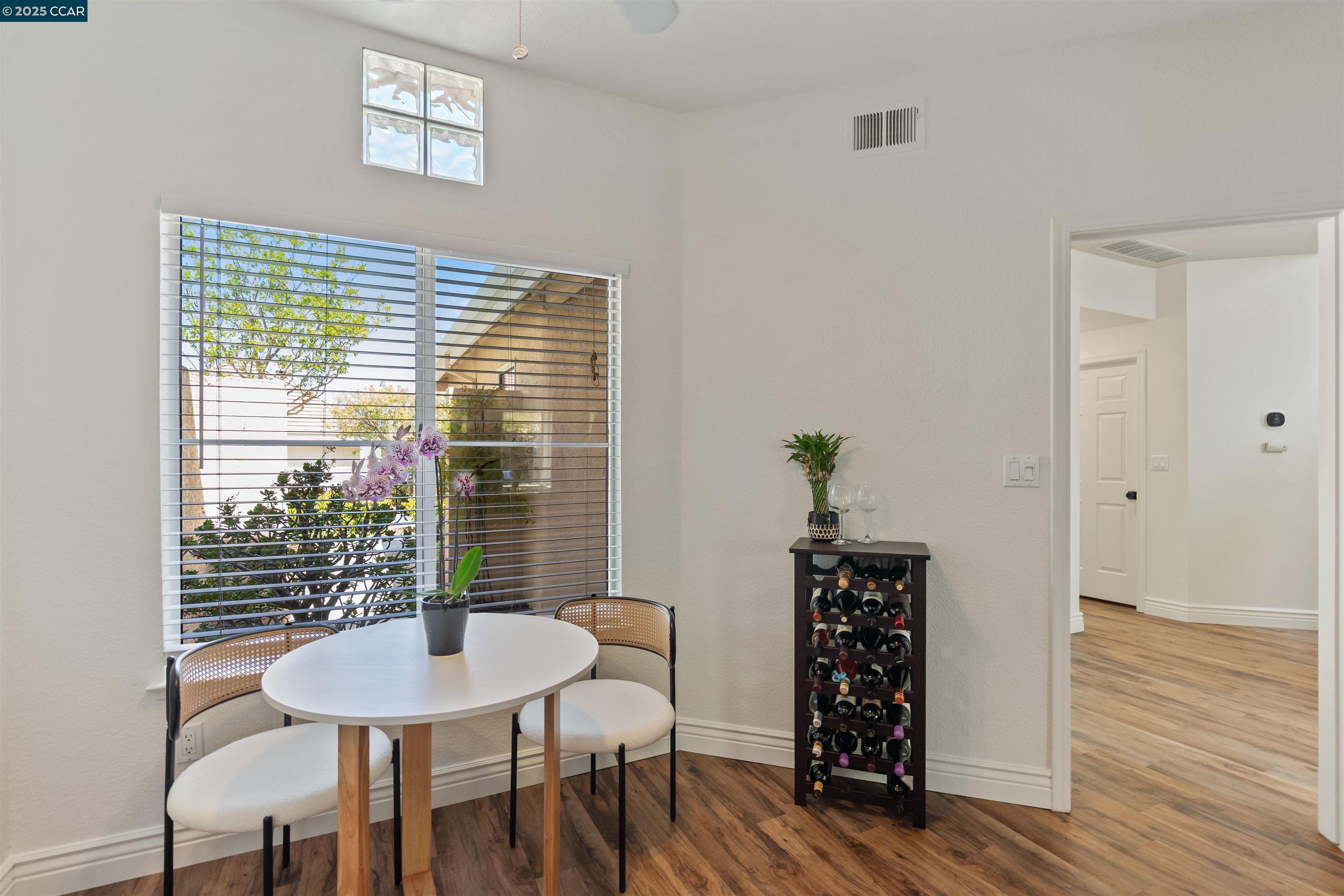 Detail Gallery Image 10 of 48 For 6178 Lakeview Cir, San Ramon,  CA 94582 - 2 Beds | 2/1 Baths