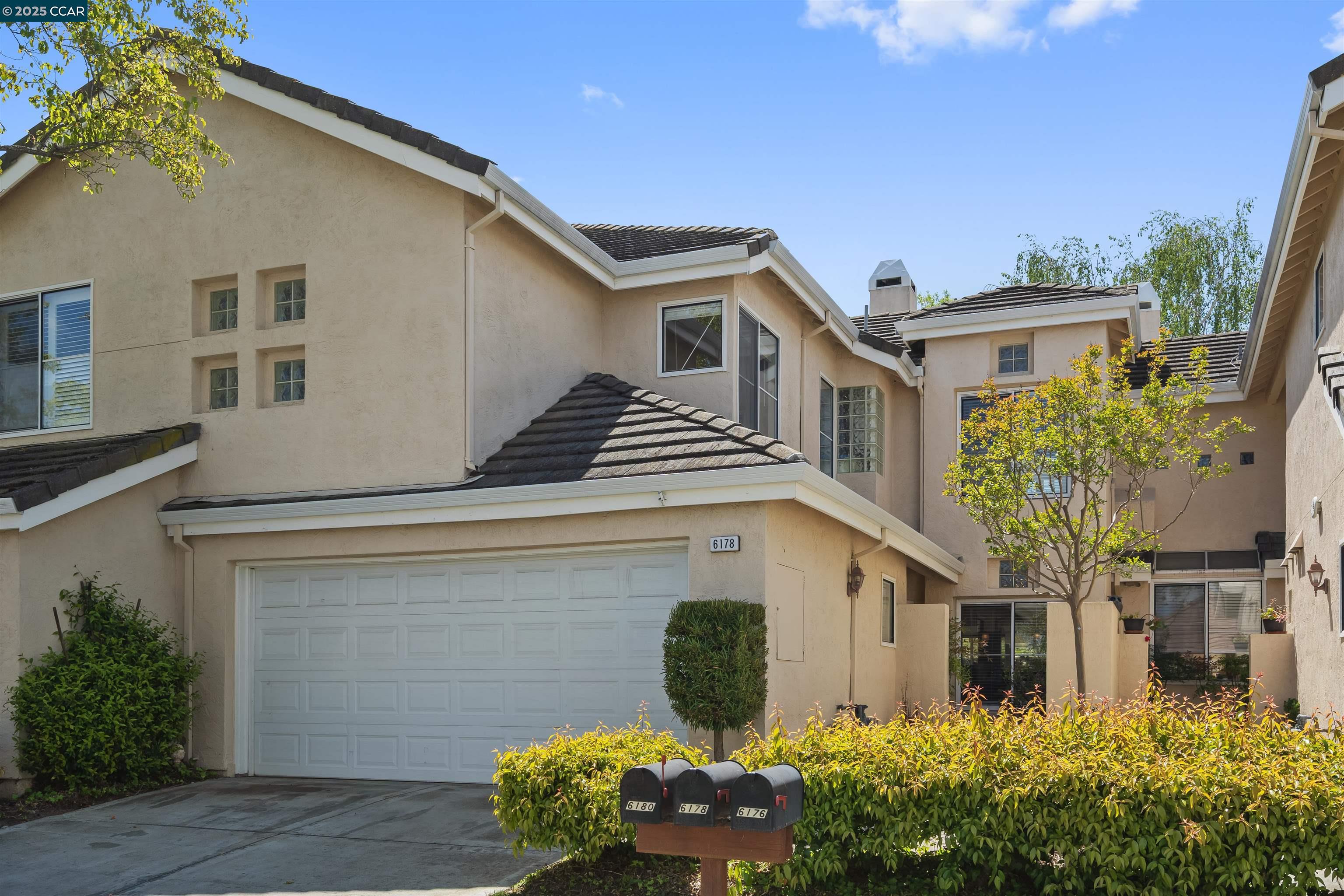 Detail Gallery Image 3 of 48 For 6178 Lakeview Cir, San Ramon,  CA 94582 - 2 Beds | 2/1 Baths