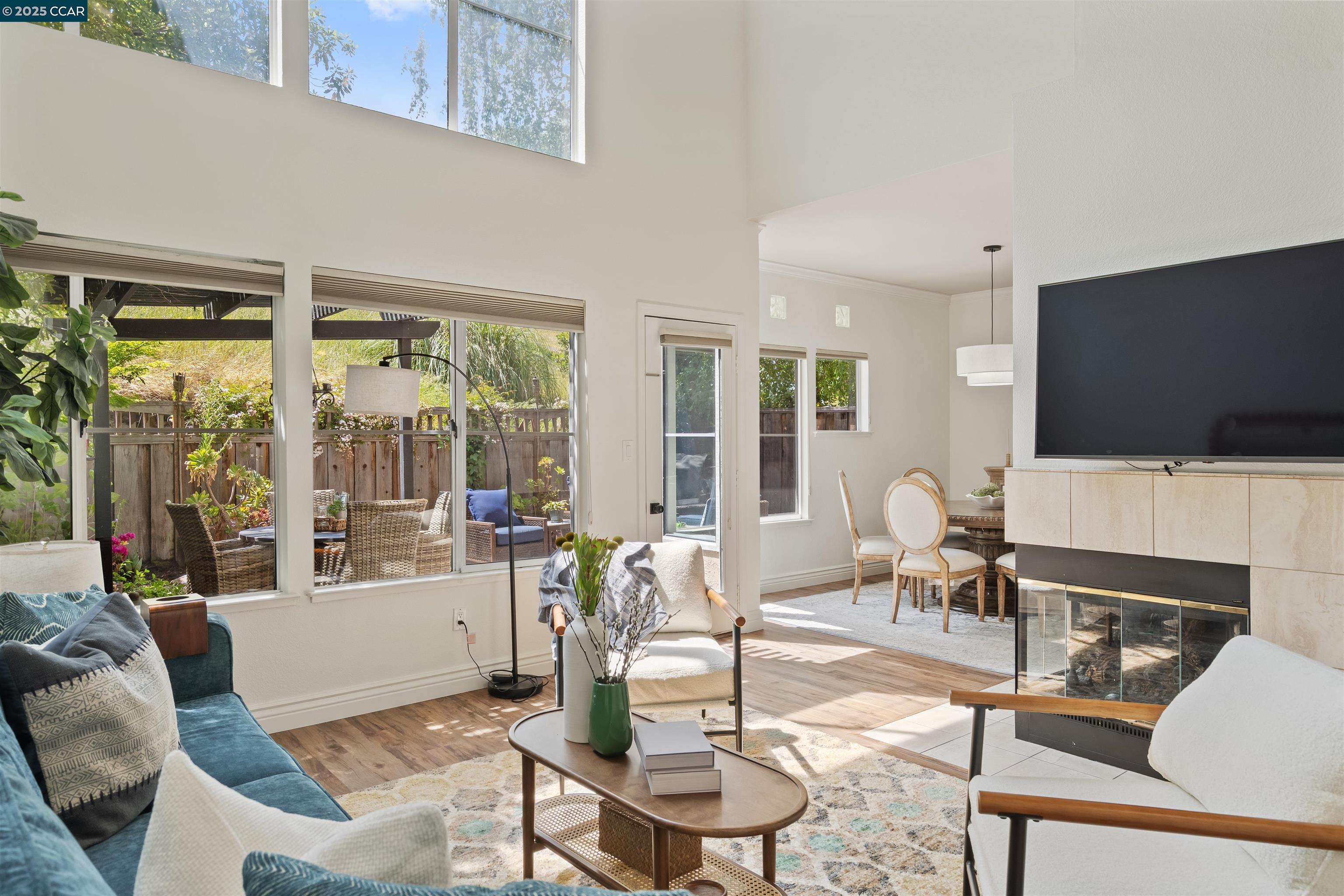 Detail Gallery Image 4 of 48 For 6178 Lakeview Cir, San Ramon,  CA 94582 - 2 Beds | 2/1 Baths
