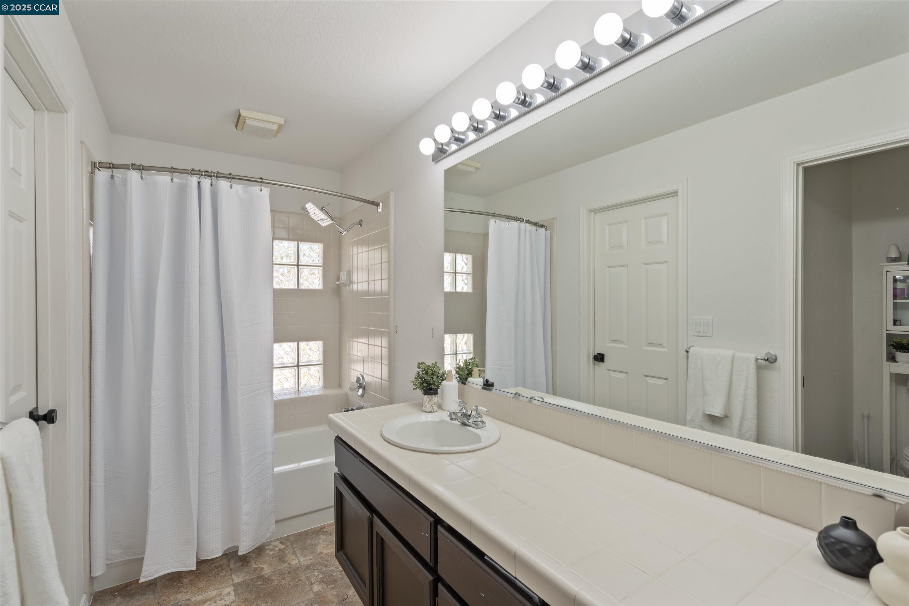Detail Gallery Image 29 of 48 For 6178 Lakeview Cir, San Ramon,  CA 94582 - 2 Beds | 2/1 Baths