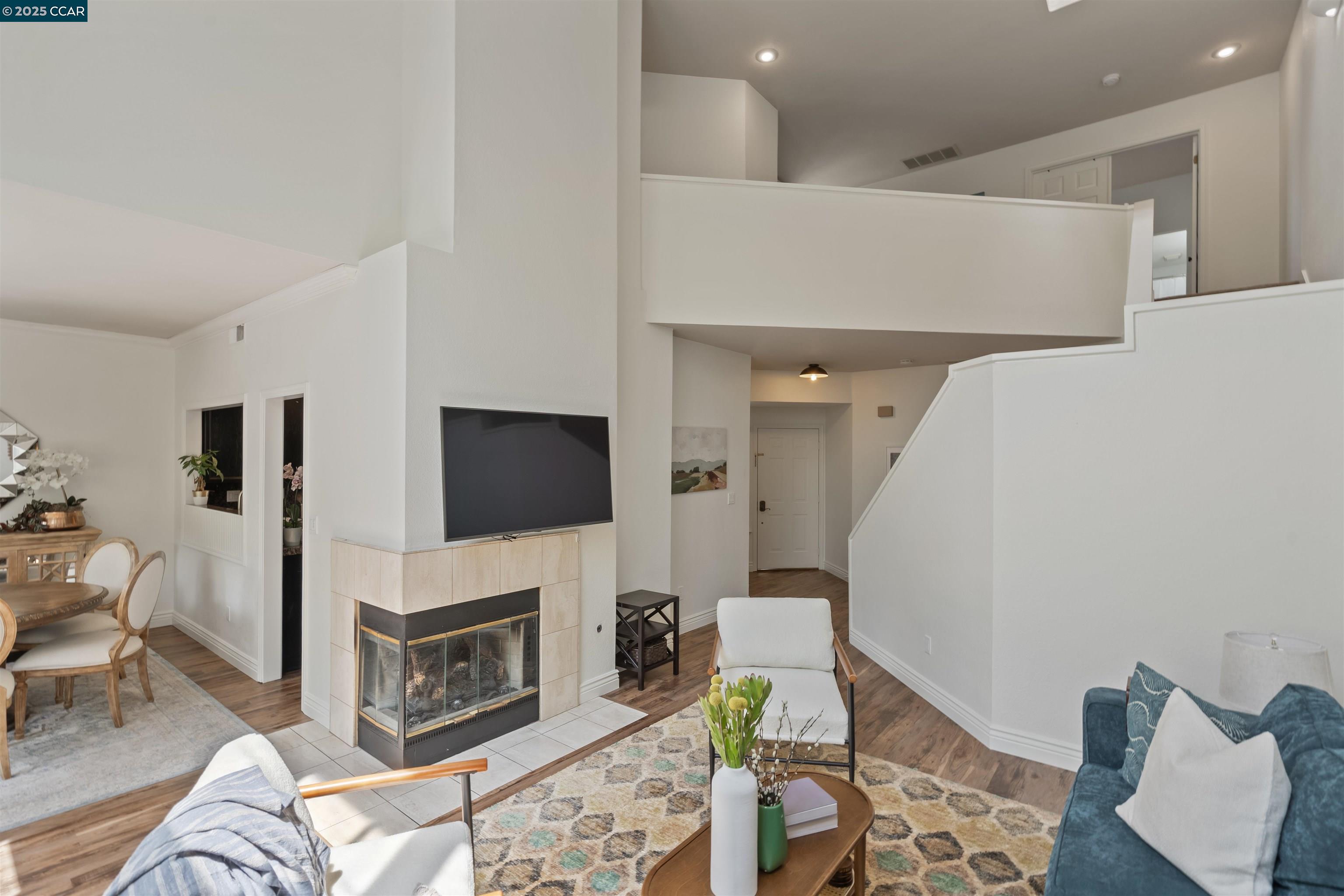 Detail Gallery Image 6 of 48 For 6178 Lakeview Cir, San Ramon,  CA 94582 - 2 Beds | 2/1 Baths