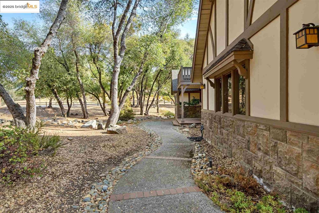 Detail Gallery Image 5 of 59 For 20965 O'brien, Sonora,  CA 95370 - 4 Beds | 3/1 Baths
