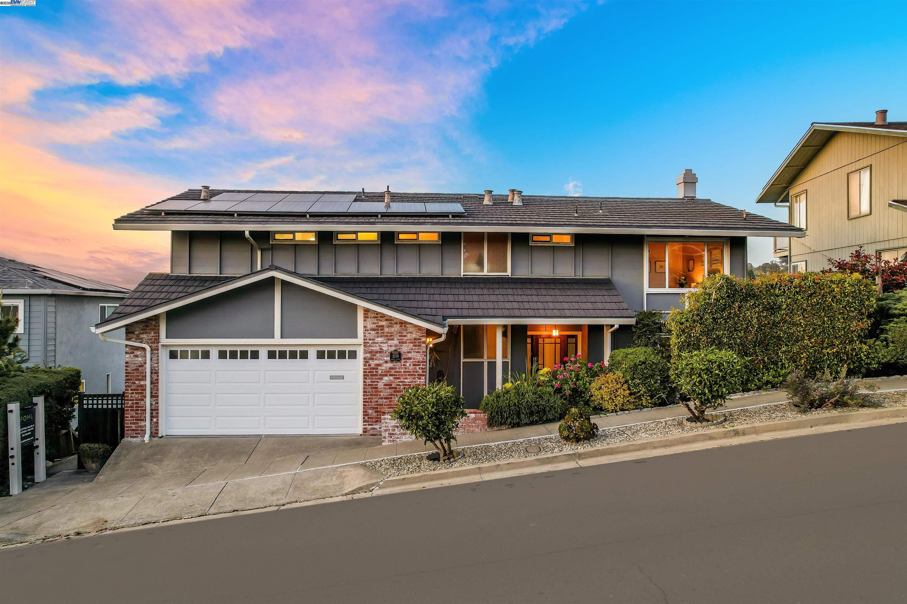Detail Gallery Image 2 of 55 For 3218 Oakes Dr, Hayward,  CA 94542 - 5 Beds | 3/1 Baths