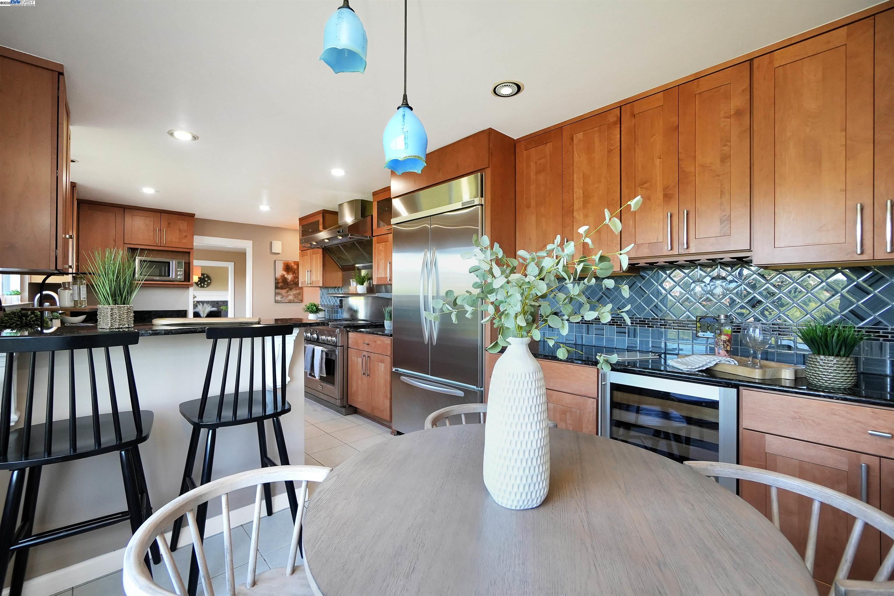 Detail Gallery Image 12 of 55 For 3218 Oakes Dr, Hayward,  CA 94542 - 5 Beds | 3/1 Baths