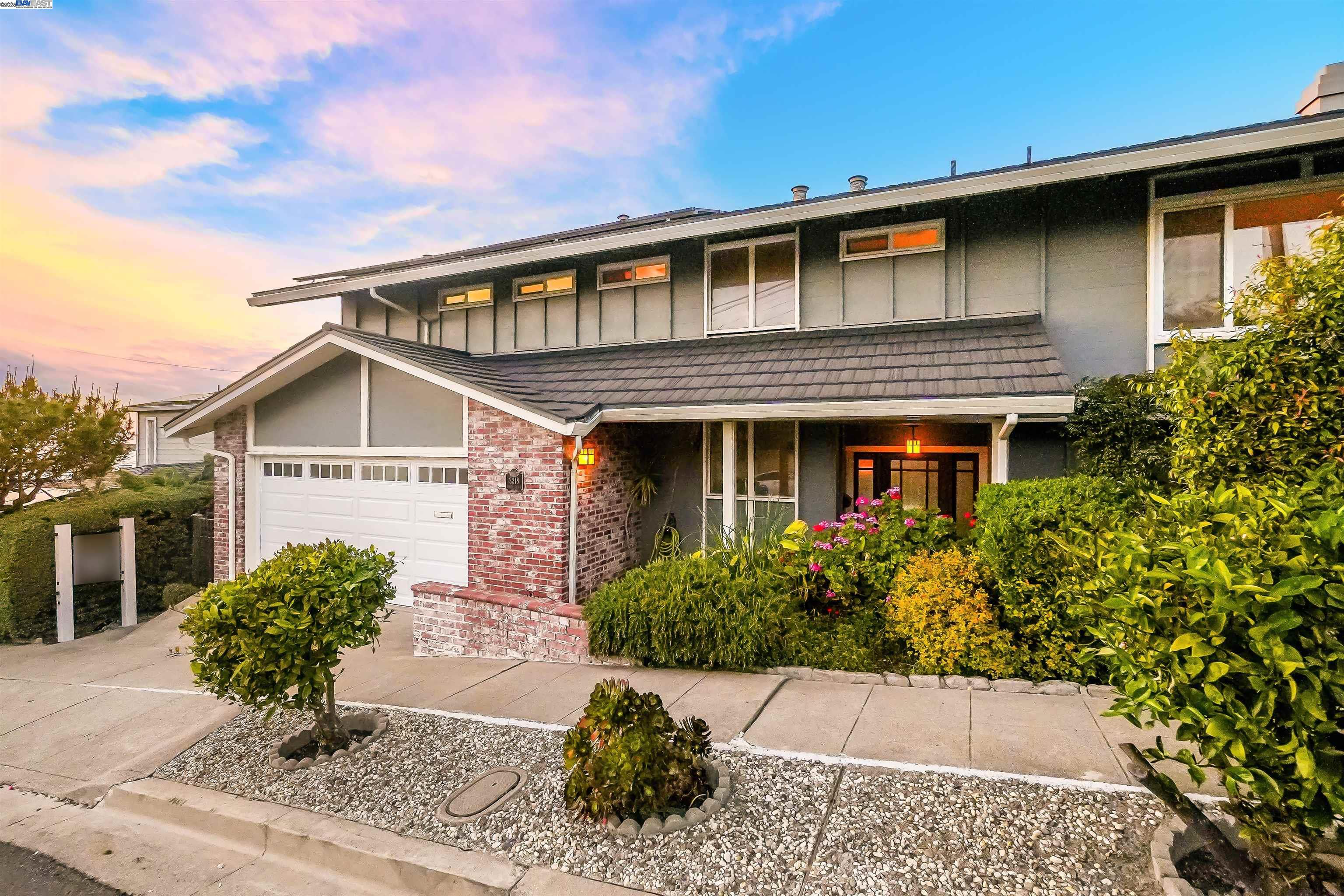 Detail Gallery Image 3 of 55 For 3218 Oakes Dr, Hayward,  CA 94542 - 5 Beds | 3/1 Baths