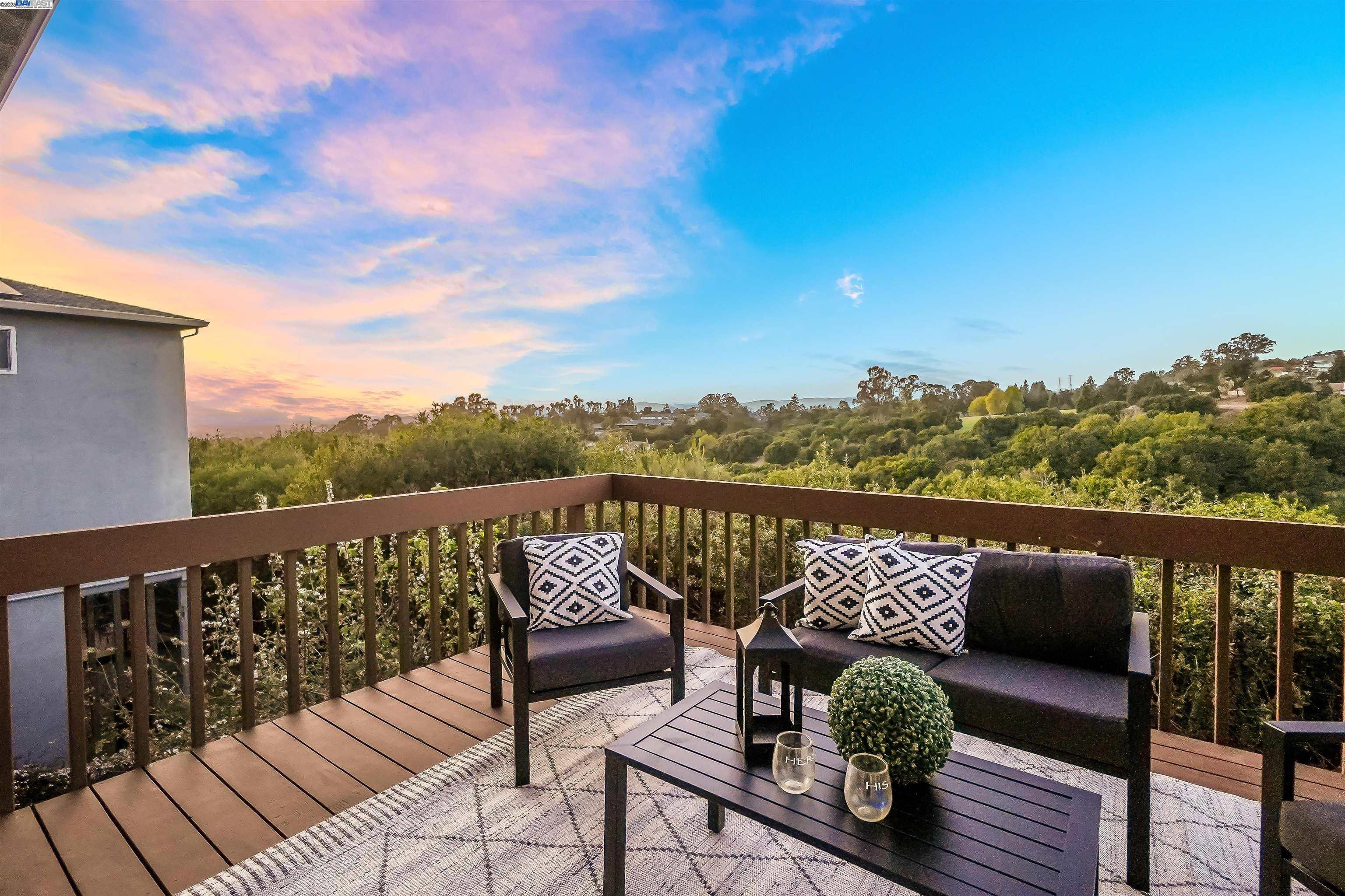 Detail Gallery Image 22 of 55 For 3218 Oakes Dr, Hayward,  CA 94542 - 5 Beds | 3/1 Baths