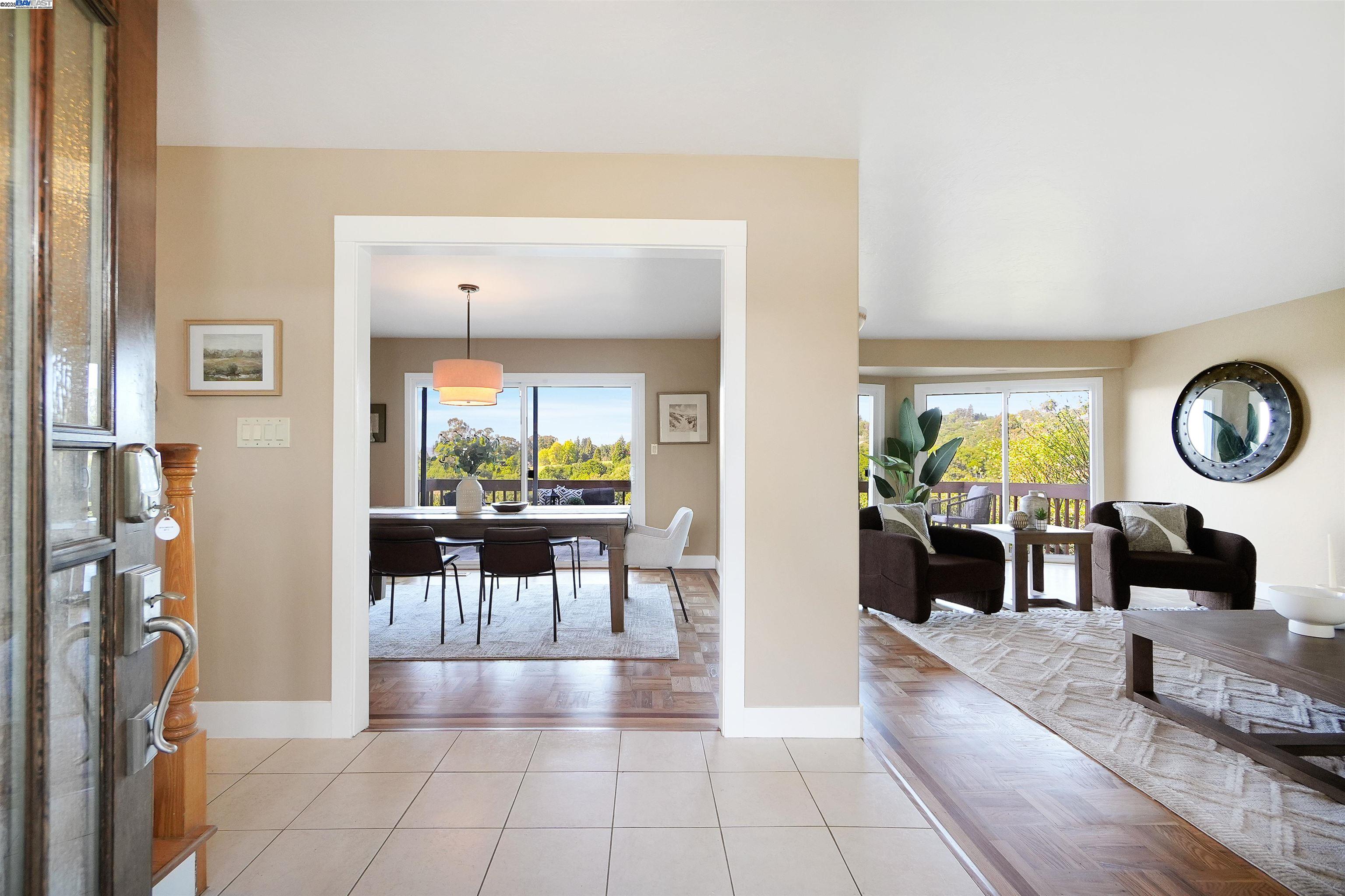 Detail Gallery Image 4 of 55 For 3218 Oakes Dr, Hayward,  CA 94542 - 5 Beds | 3/1 Baths